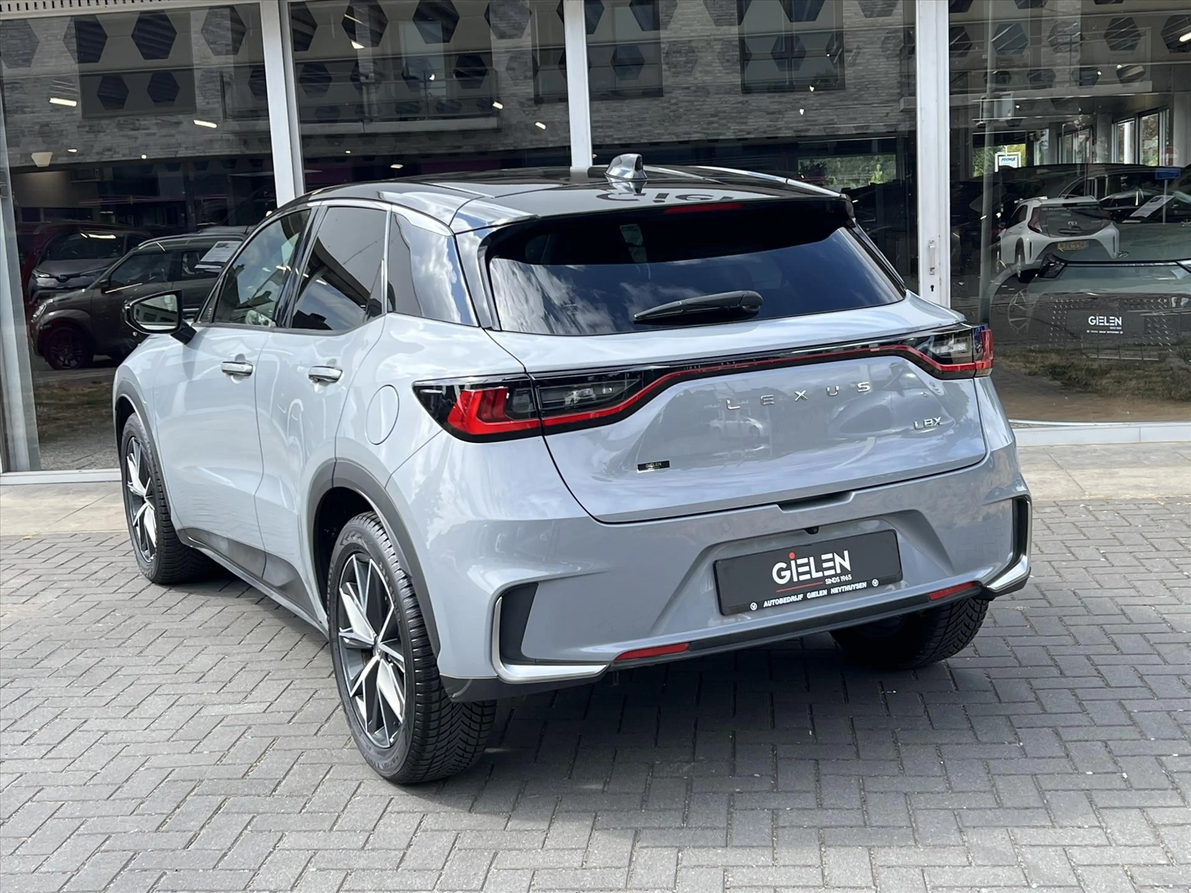 Lexus LBX 1.5 Hybrid Emotion Tech Pack | Leer, Elektrische a — photo 14