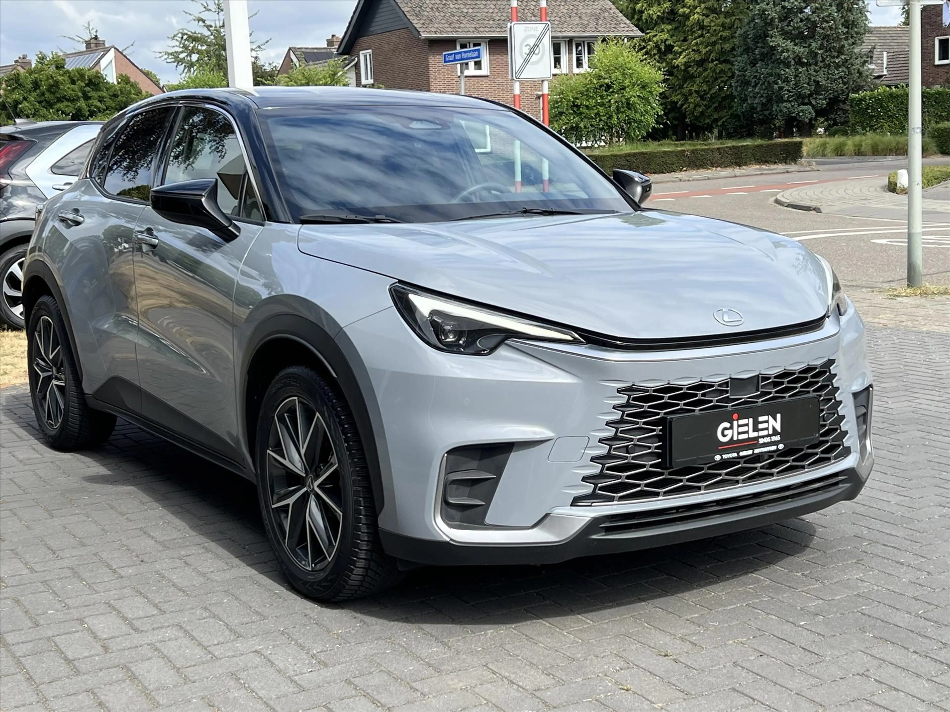 Lexus LBX 1.5 Hybrid Emotion Tech Pack | Leer, Elektrische a — photo 8