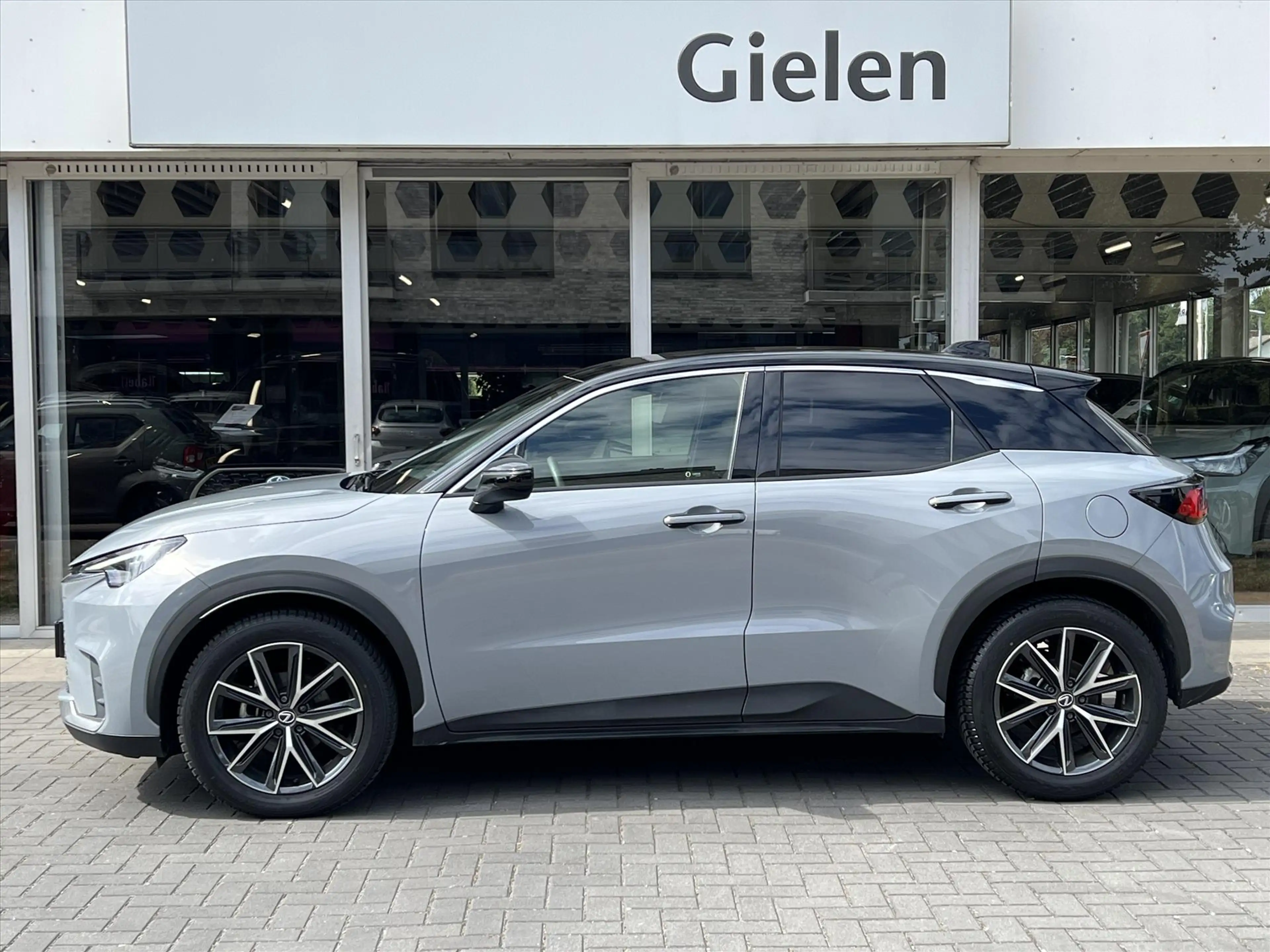 Lexus LBX 1.5 Hybrid Emotion Tech Pack | Leer, Elektrische a — photo 4