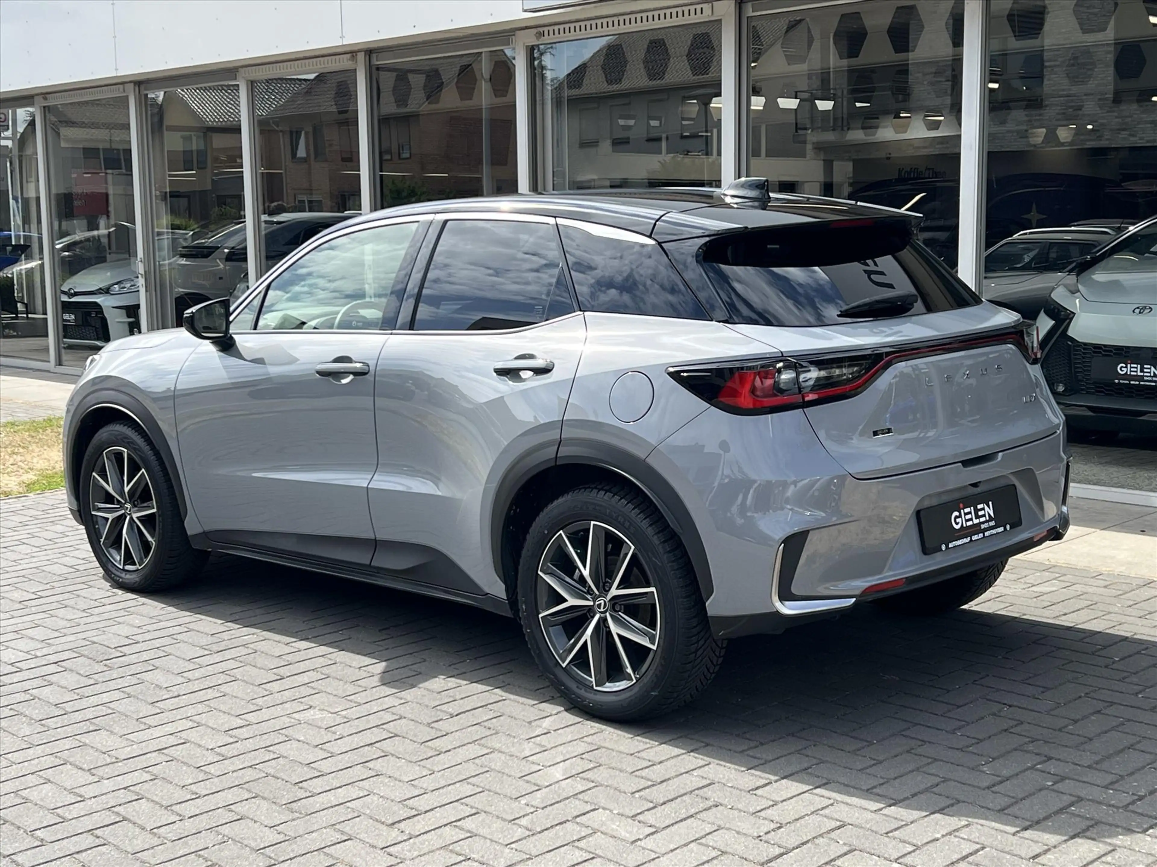 Lexus LBX 1.5 Hybrid Emotion Tech Pack | Leer, Elektrische a — photo 9