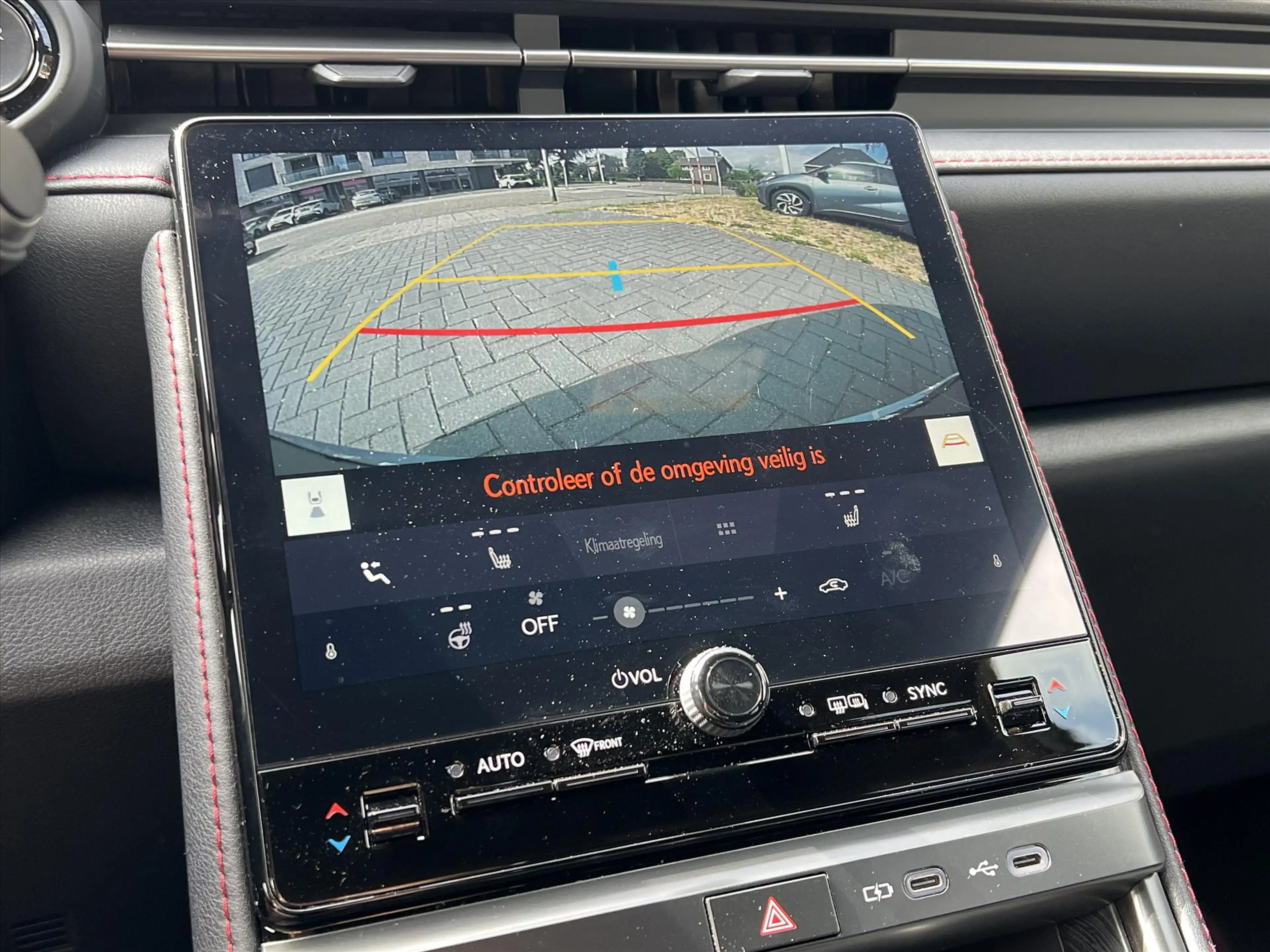 Lexus LBX 1.5 Hybrid Emotion Tech Pack | Leer, Elektrische a — photo 28