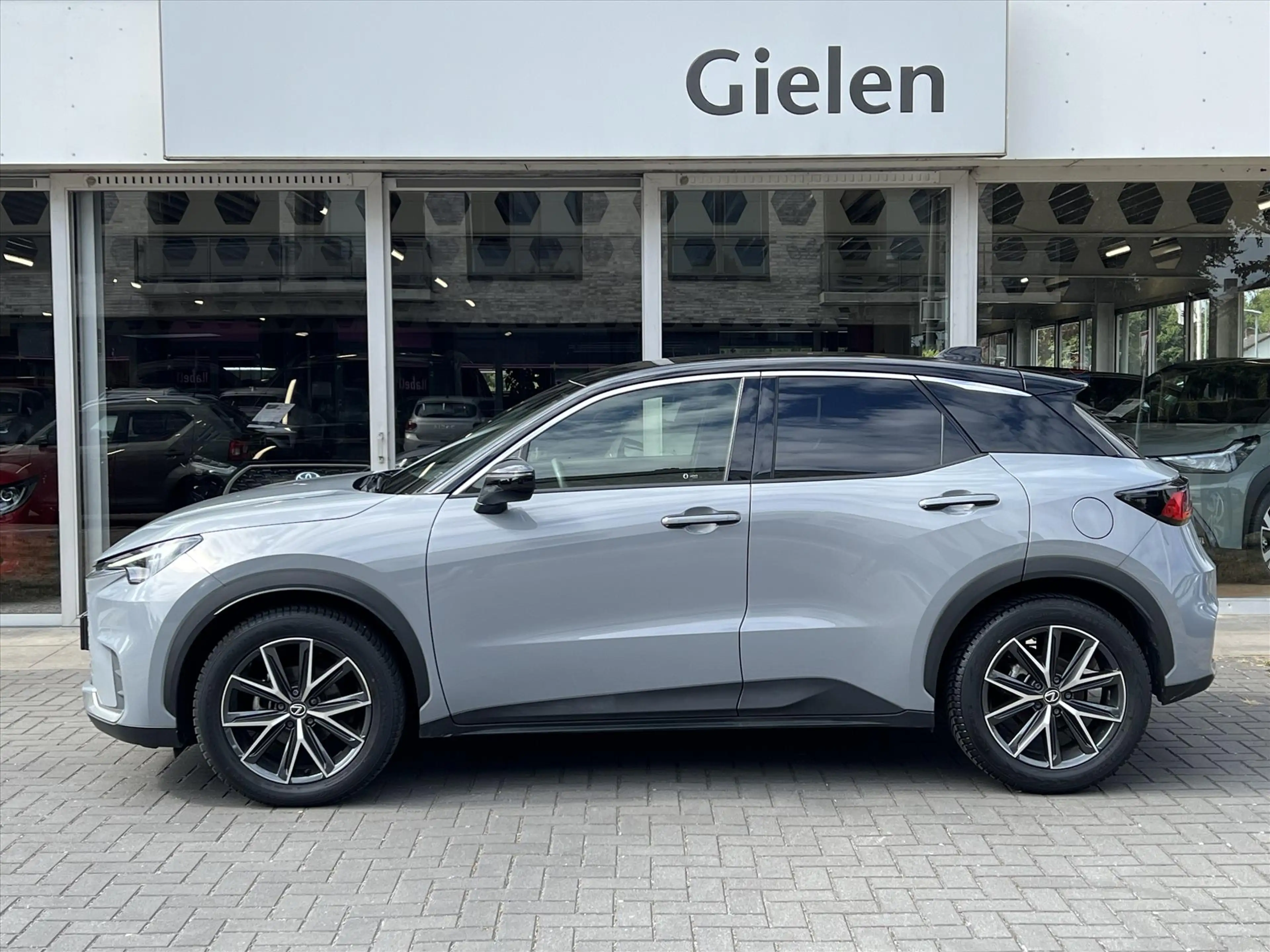 Lexus LBX 1.5 Hybrid Emotion Tech Pack | Leer, Elektrische a — photo 13
