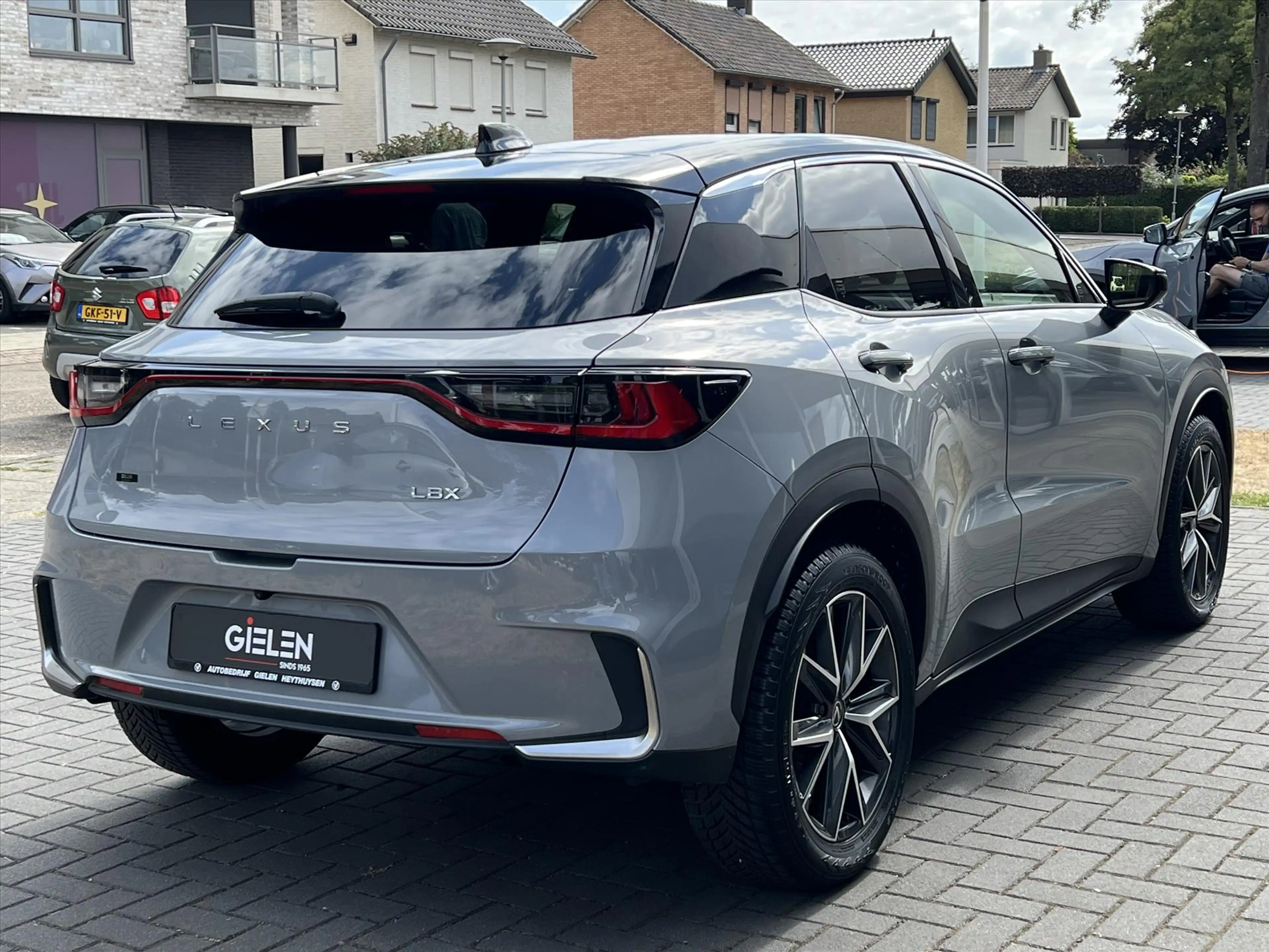 Lexus LBX 1.5 Hybrid Emotion Tech Pack | Leer, Elektrische a — photo 12