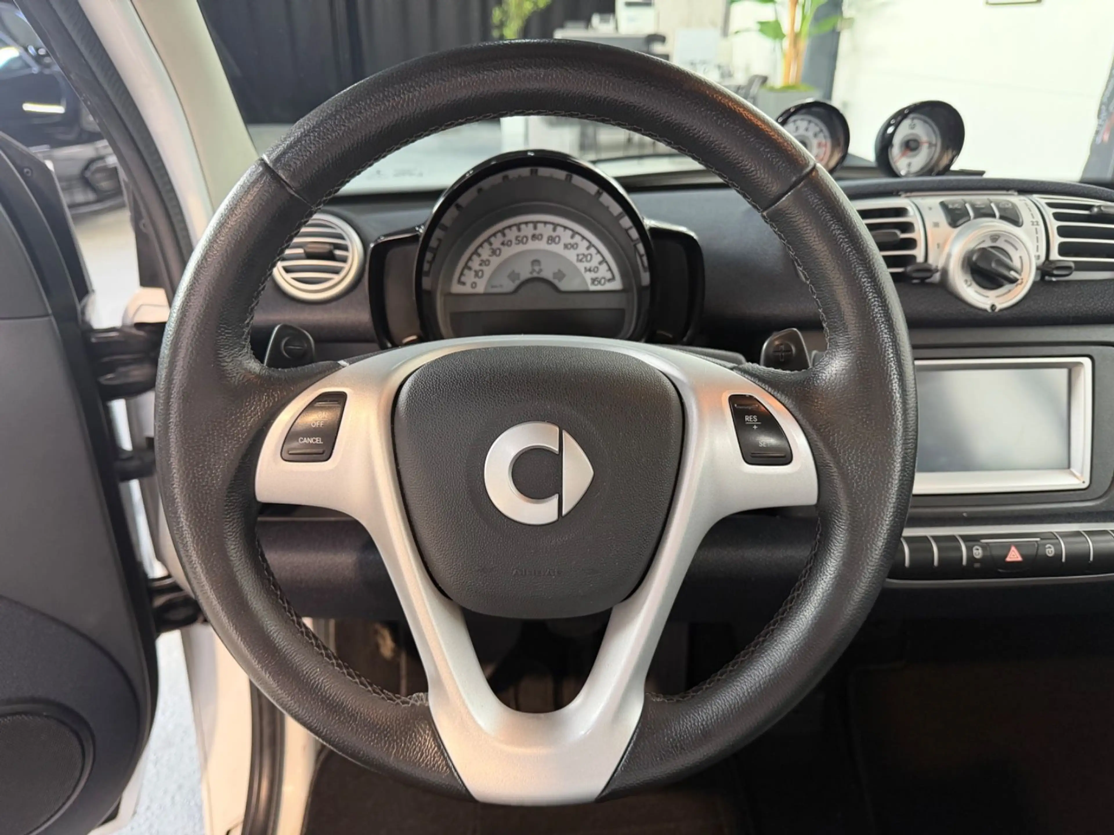 smart forTwo Coupe Pano Klima TÜV NEU — photo 12