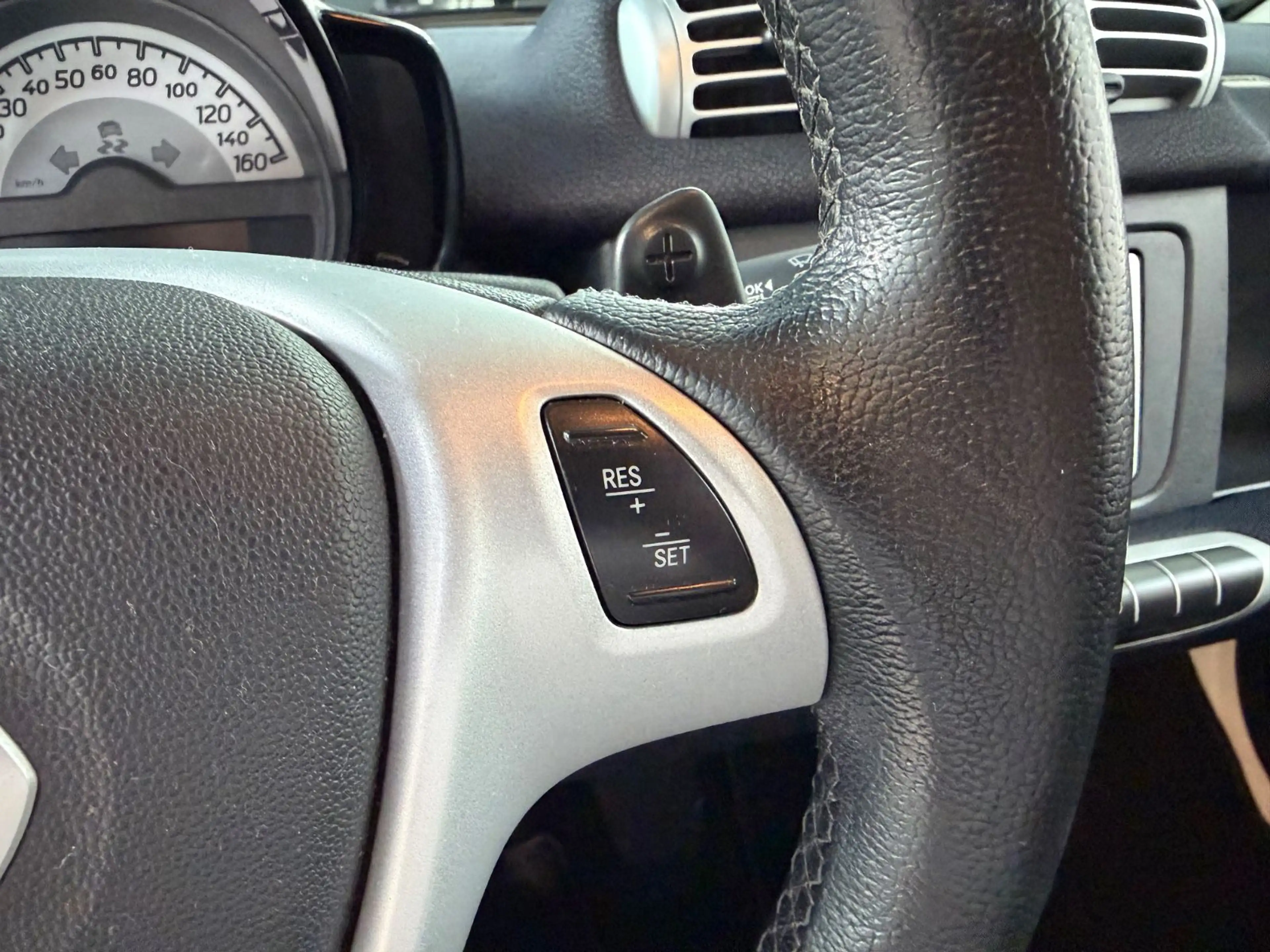 smart forTwo Coupe Pano Klima TÜV NEU — photo 16