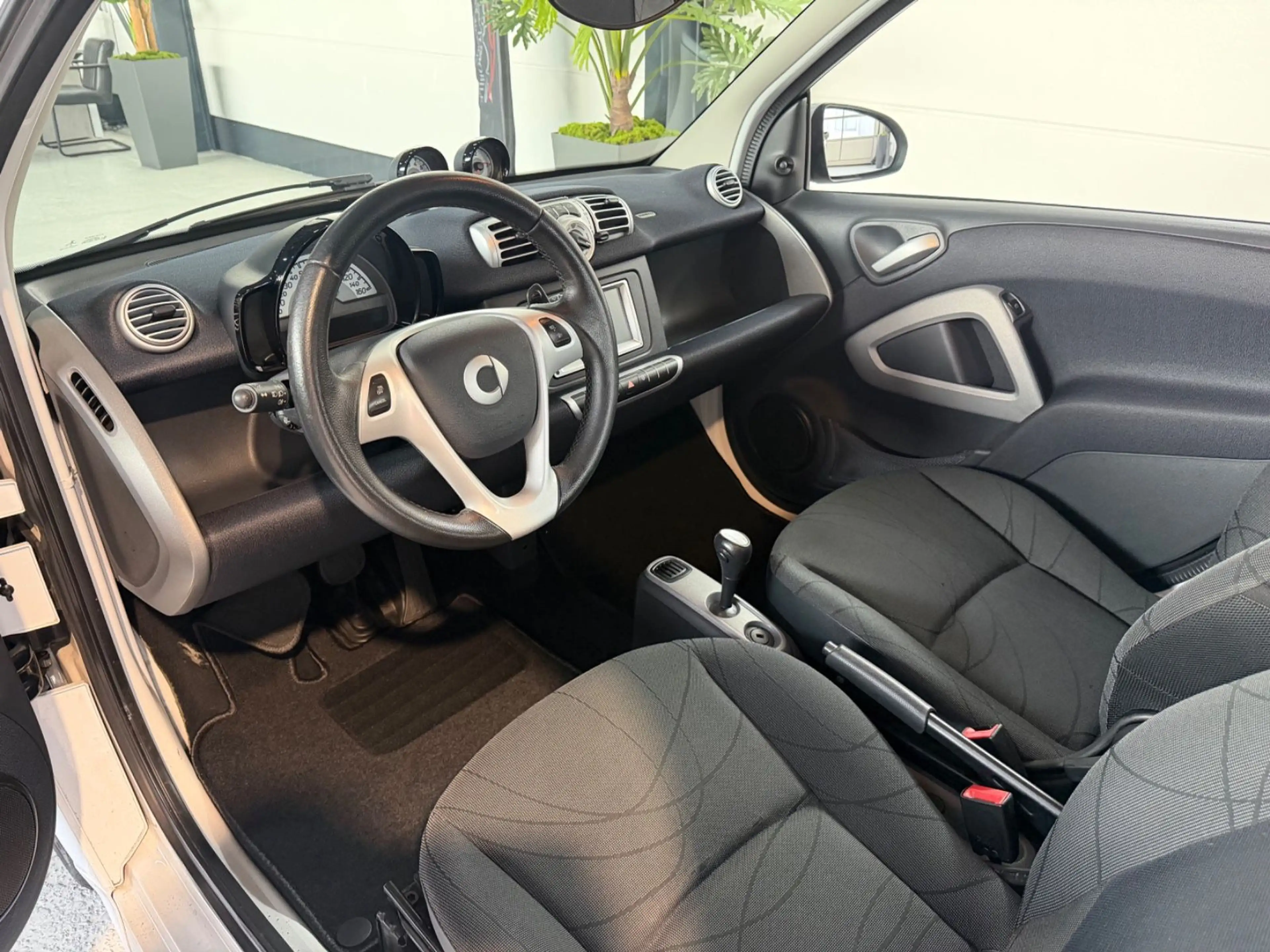 smart forTwo Coupe Pano Klima TÜV NEU — photo 11