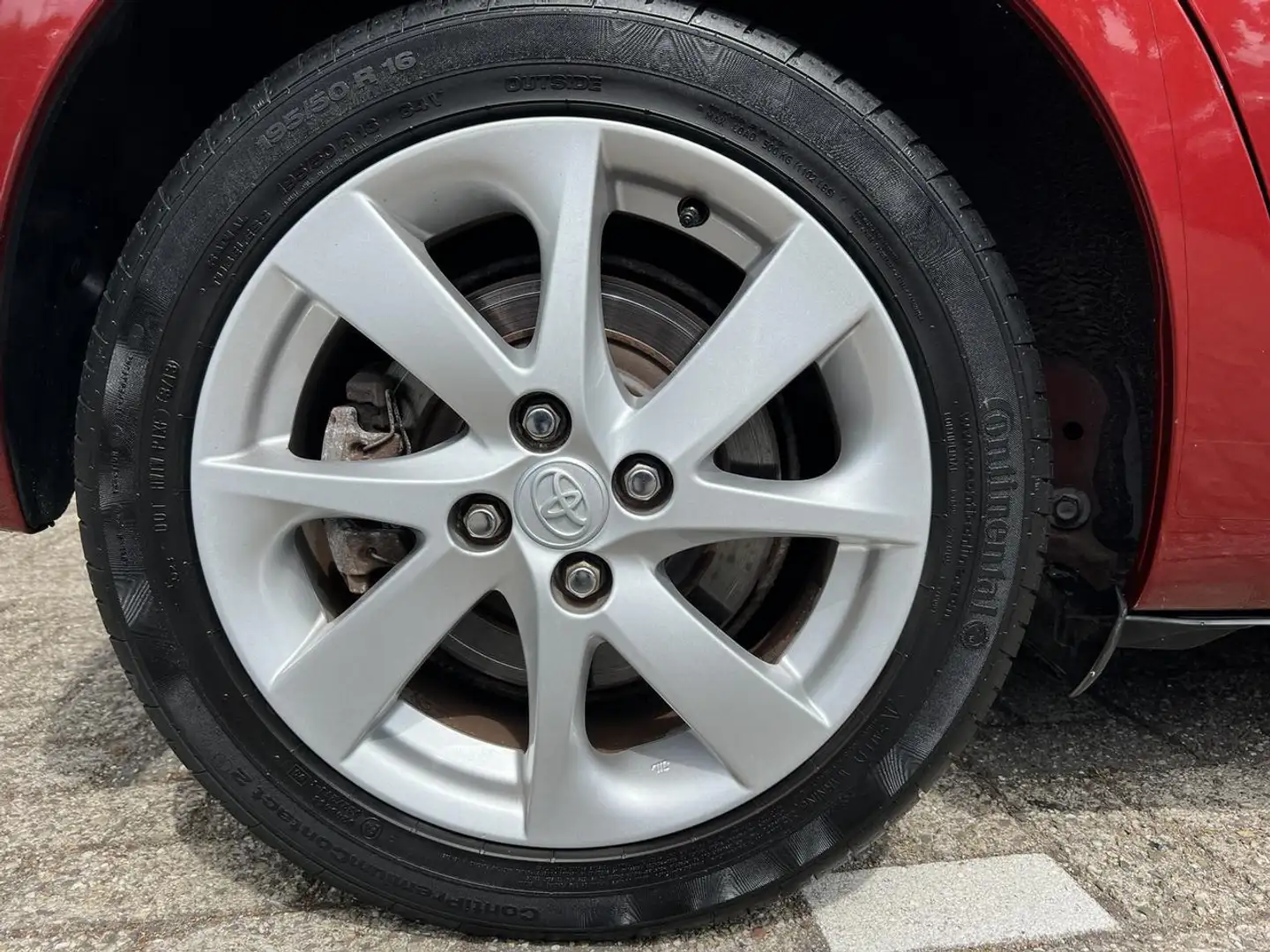 Toyota Yaris 1.5 Hybrid Dynamic Navi 5-drs A/T + 12 MND BOVAG Rood - 2