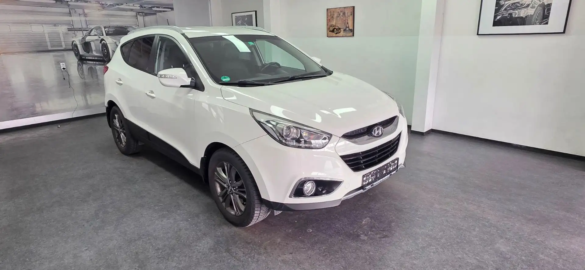 Hyundai iX35 2.0 CRDi Premium 4WD Automatik Weiß - 2