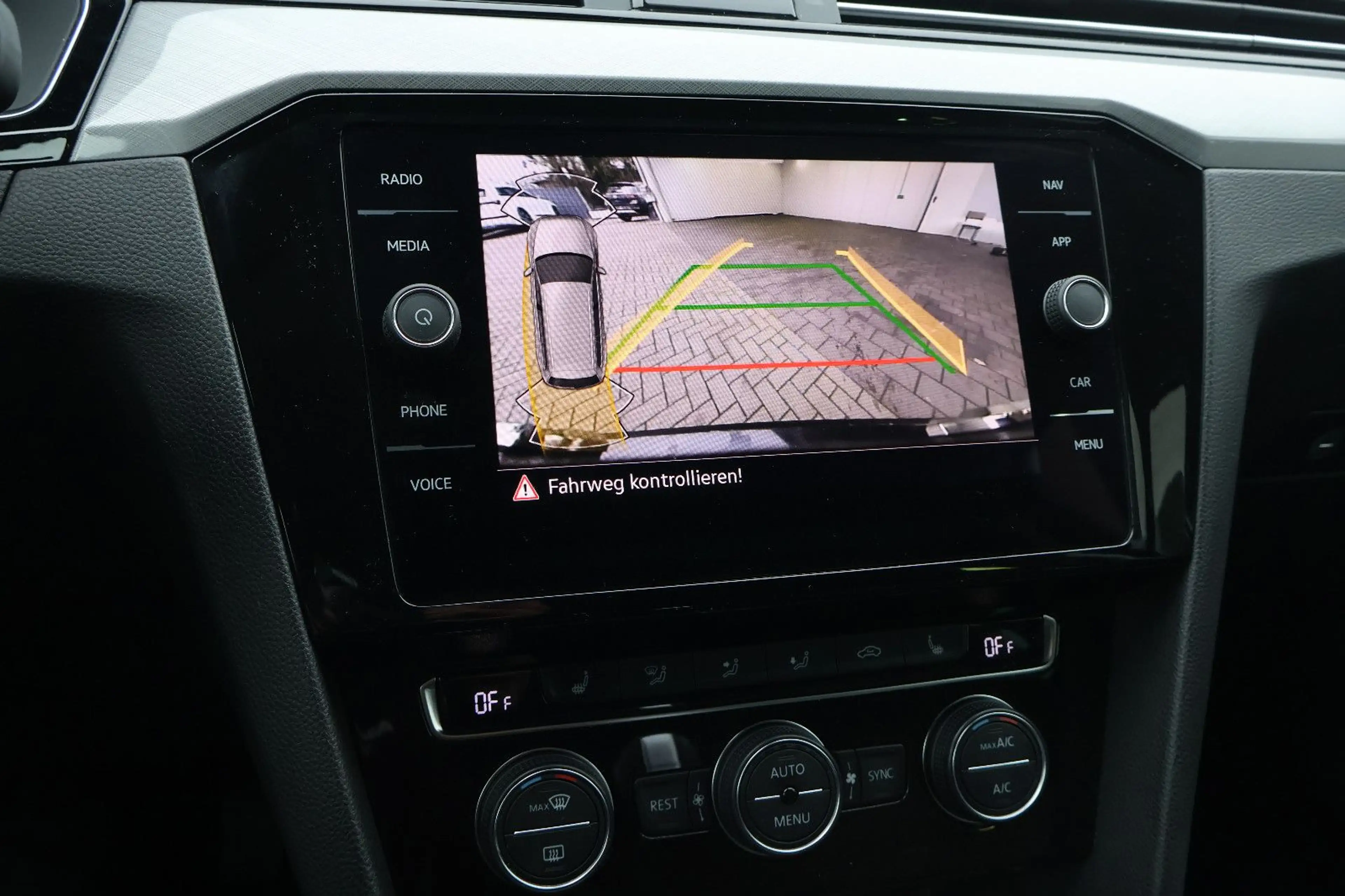 Volkswagen Passat Variant Passat 2.0 TDI Business ACC+LANE+KAM+LED+CARPLAY — photo 8