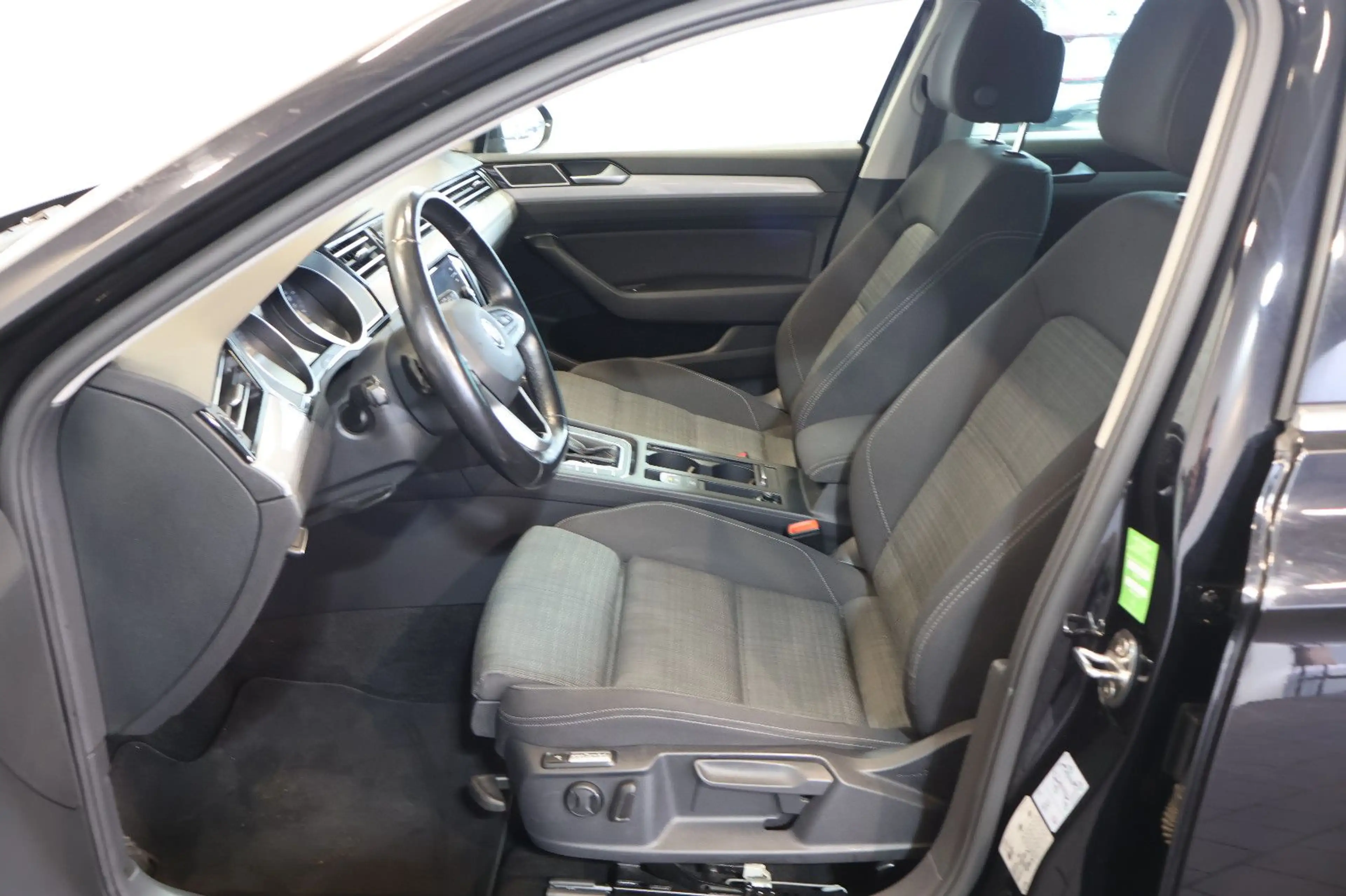Volkswagen Passat Variant Passat 2.0 TDI Business ACC+LANE+KAM+LED+CARPLAY — photo 10