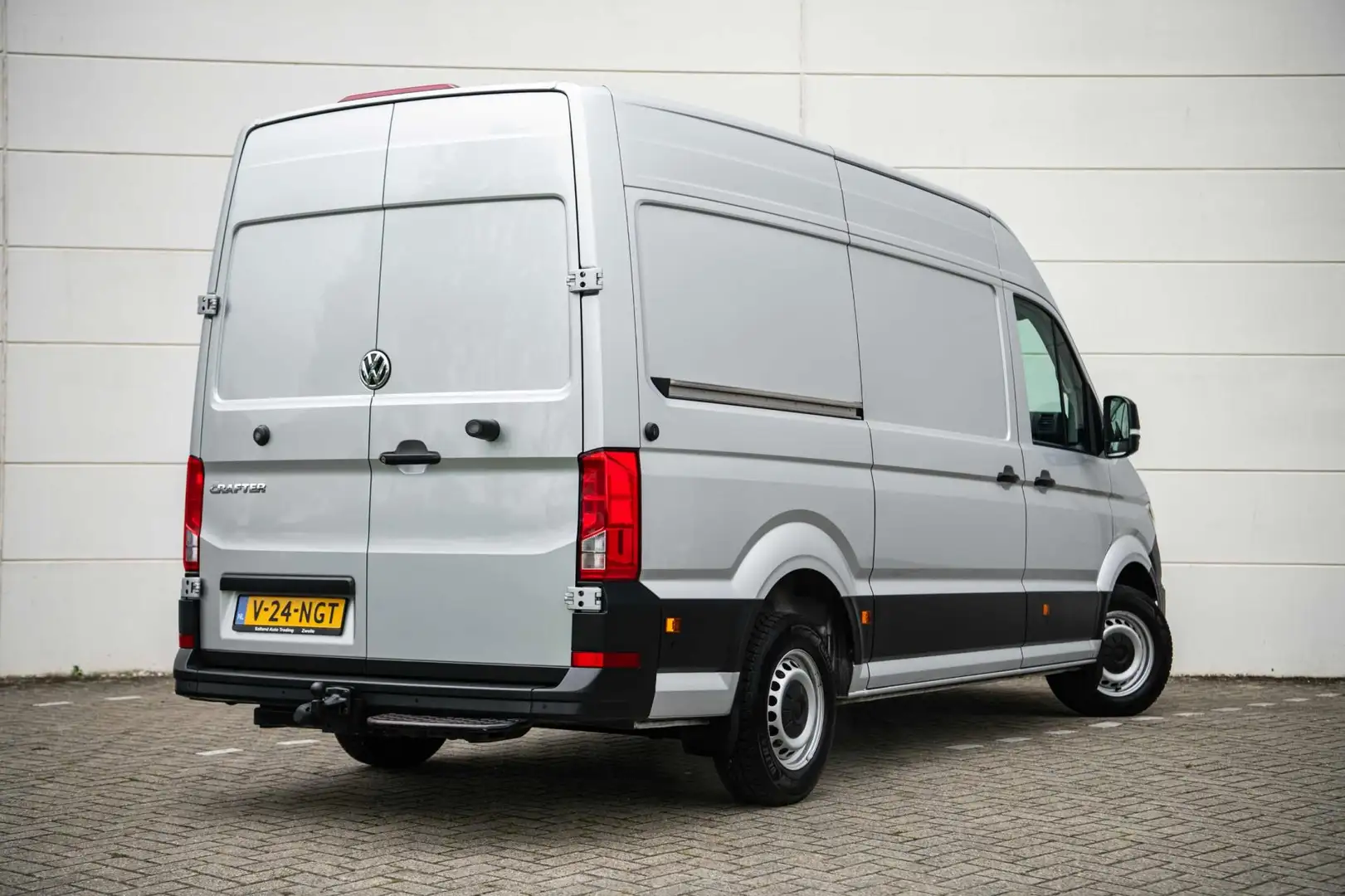 Volkswagen Crafter 2.0 TDI 177pk L3H3 |Airco|Navi|Cruise|Trekhaak| Gris - 2