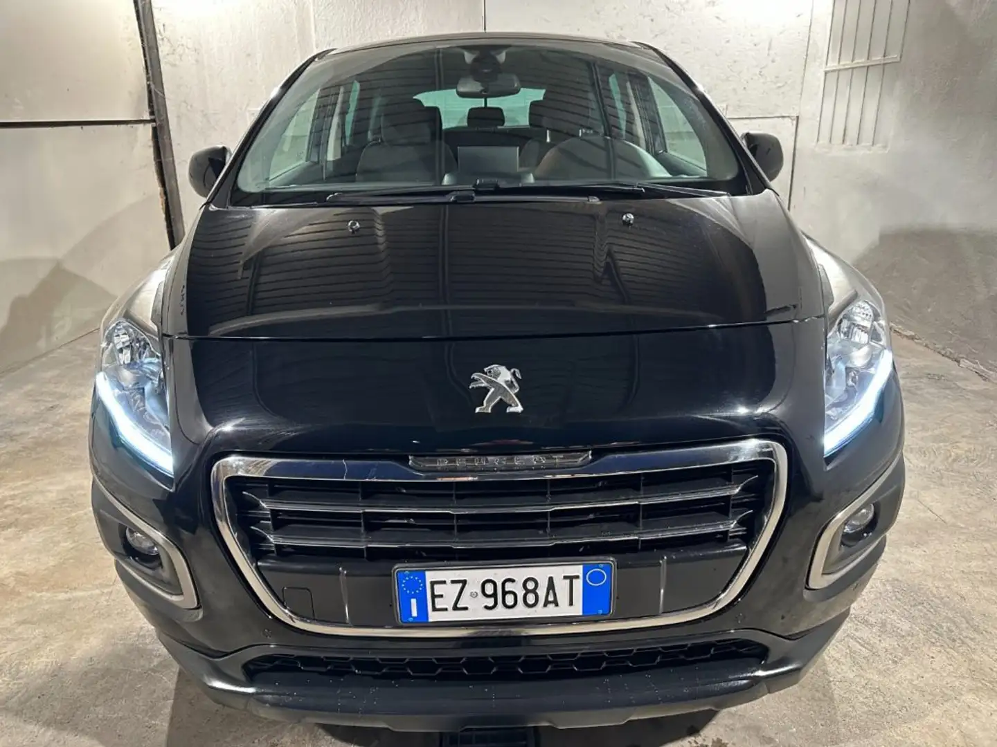 Peugeot 3008 2.0 HDi 163CV aut. Zwart - 2
