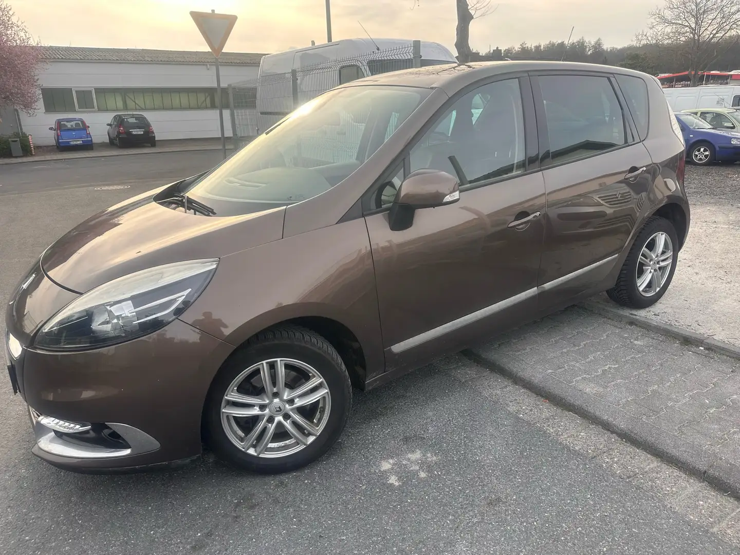 Renault Grand Scenic TCe 130 Luxe Braun - 1