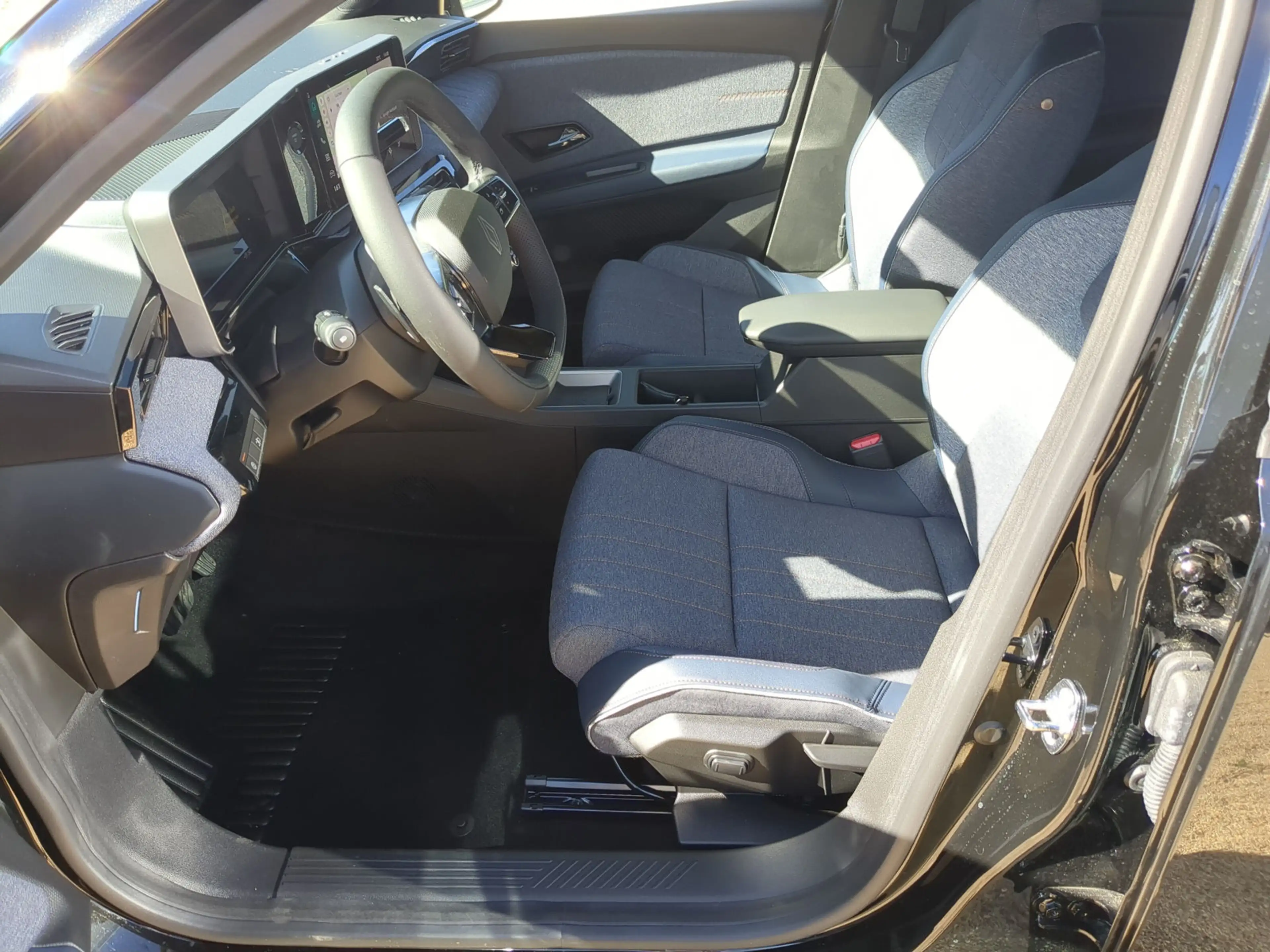 Renault R 4 E-Tech 150 Comfort Range Techno Navi+SHZ+RFK — photo 5