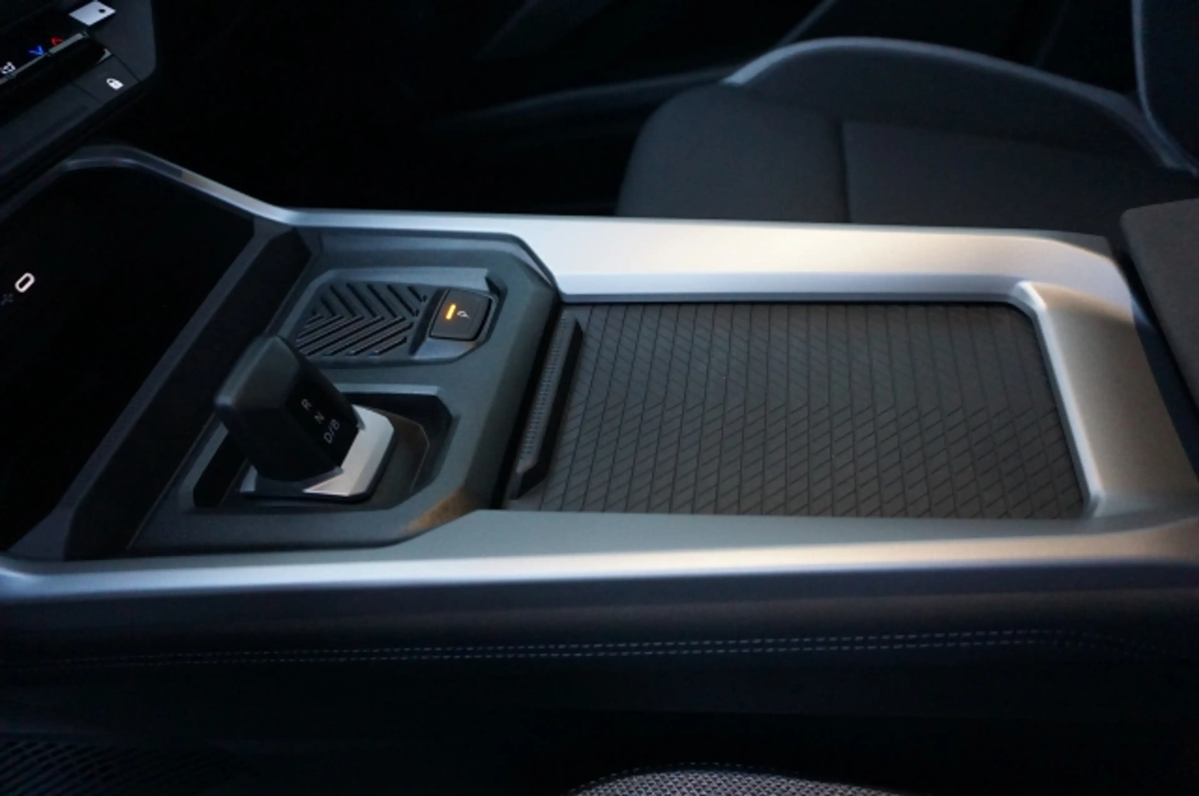 Dacia Bigster Journey Hybrid 155 mit AHV abnehmbar — photo 14