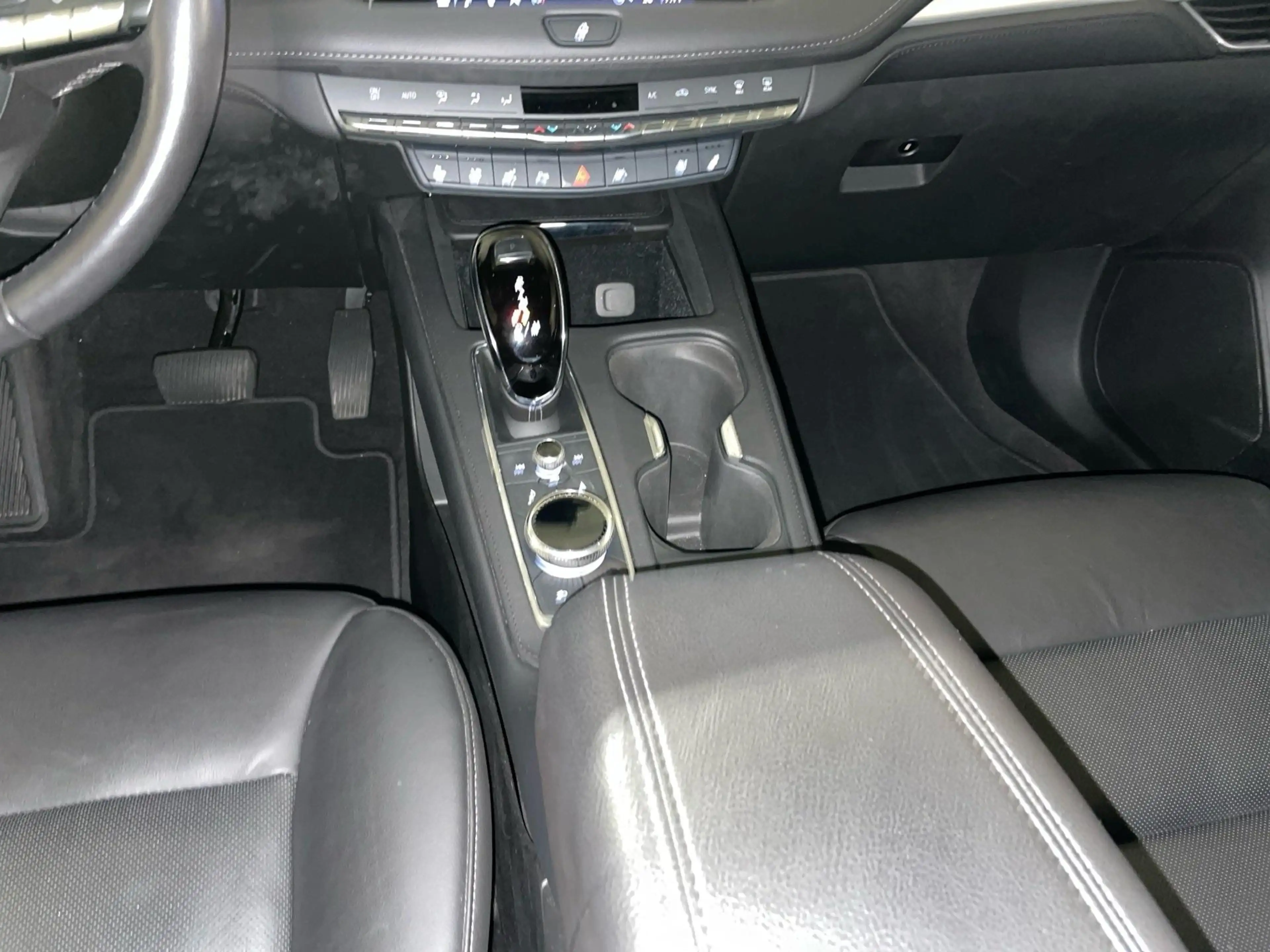 Cadillac XT4 2.0 350D Premium Luxury Auto. — photo 10