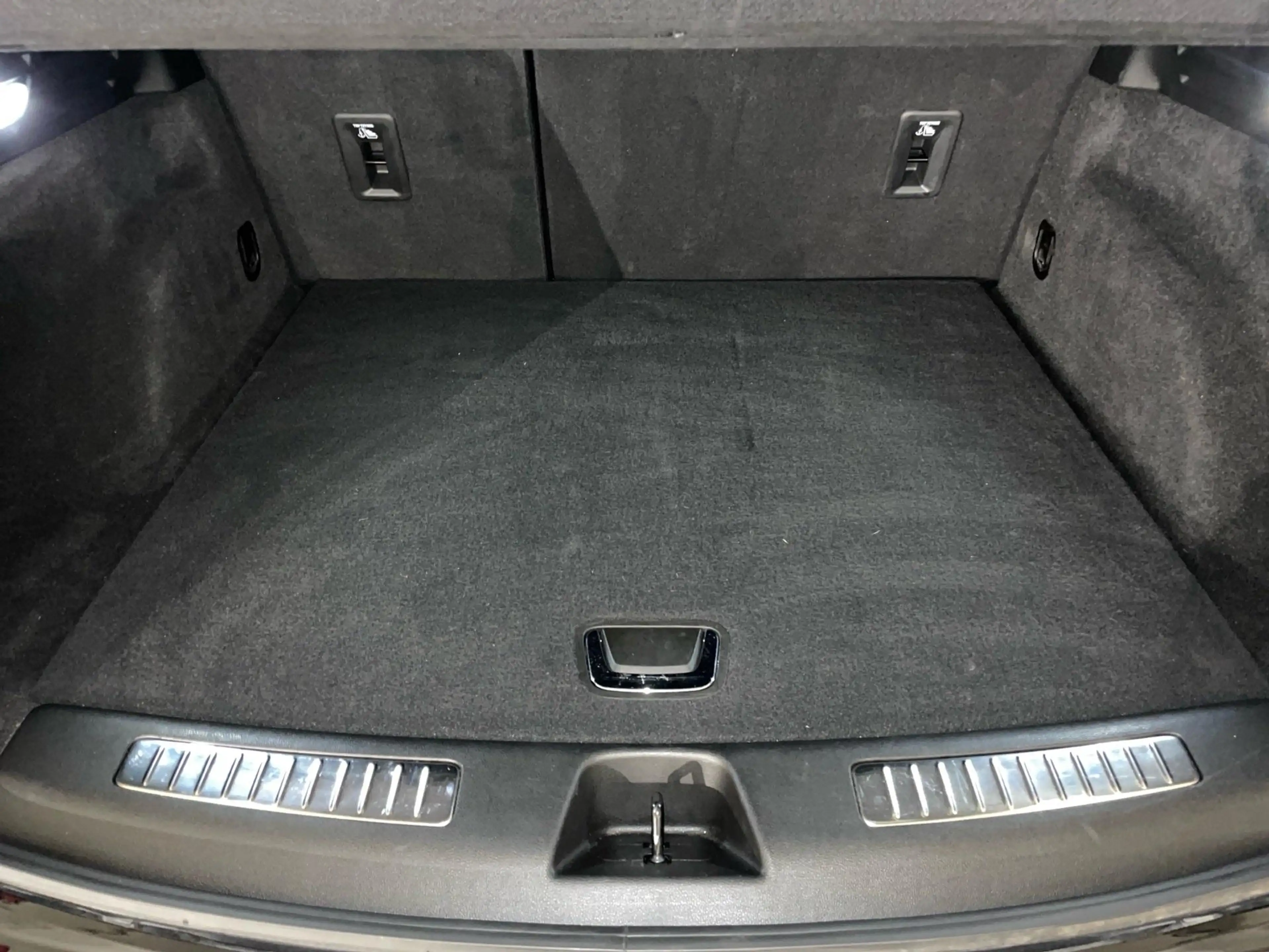 Cadillac XT4 2.0 350D Premium Luxury Auto. — photo 12