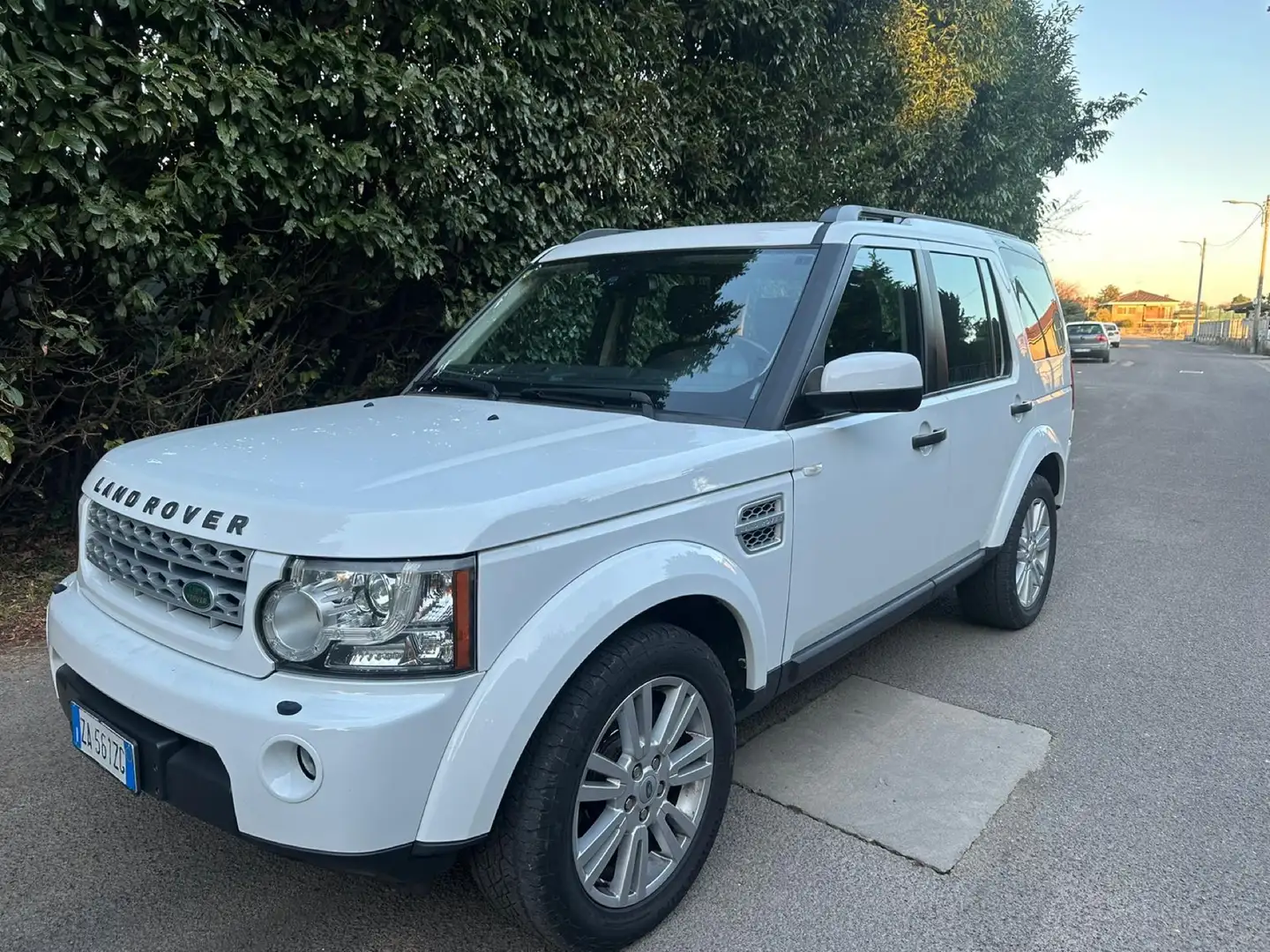 Land Rover Discovery 3.0 tdV6 SE 211cv 7p.ti auto Bianco - 1