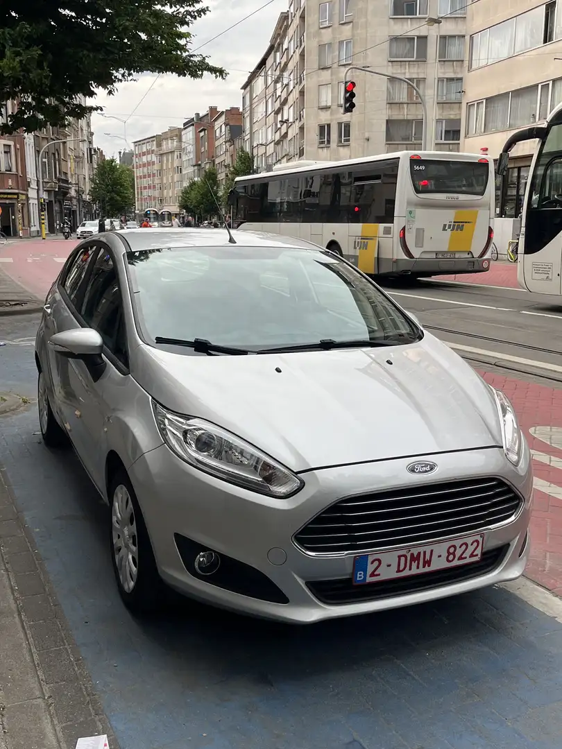 Ford Fiesta 1.0 EcoBoost Start-Stop Met Verkooopskeuring Grijs - 1