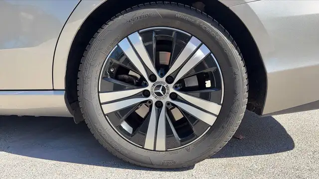 Mercedes-Benz C-Class view 19