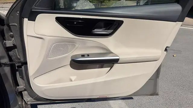 Mercedes-Benz C-Class view 24