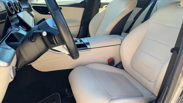 Mercedes-Benz C-Class view 25
