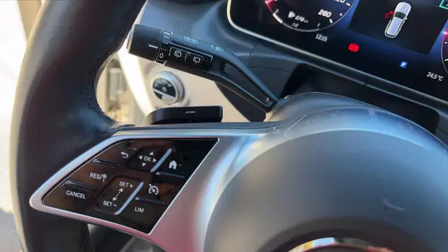 Mercedes-Benz C-Class view 29