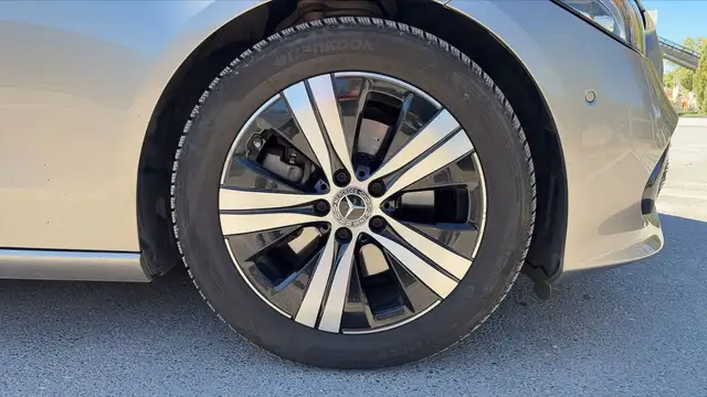 Mercedes-Benz C-Class view 17