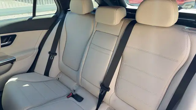 Mercedes-Benz C-Class view 9