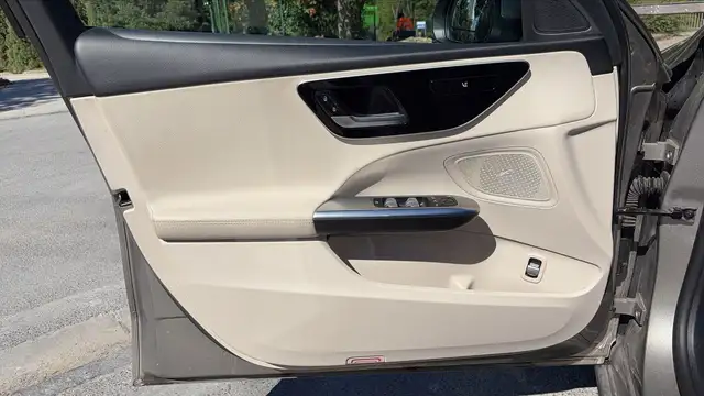 Mercedes-Benz C-Class view 7