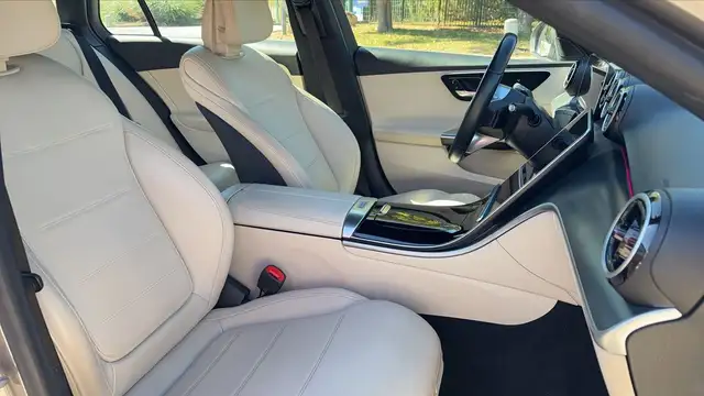 Mercedes-Benz C-Class view 26