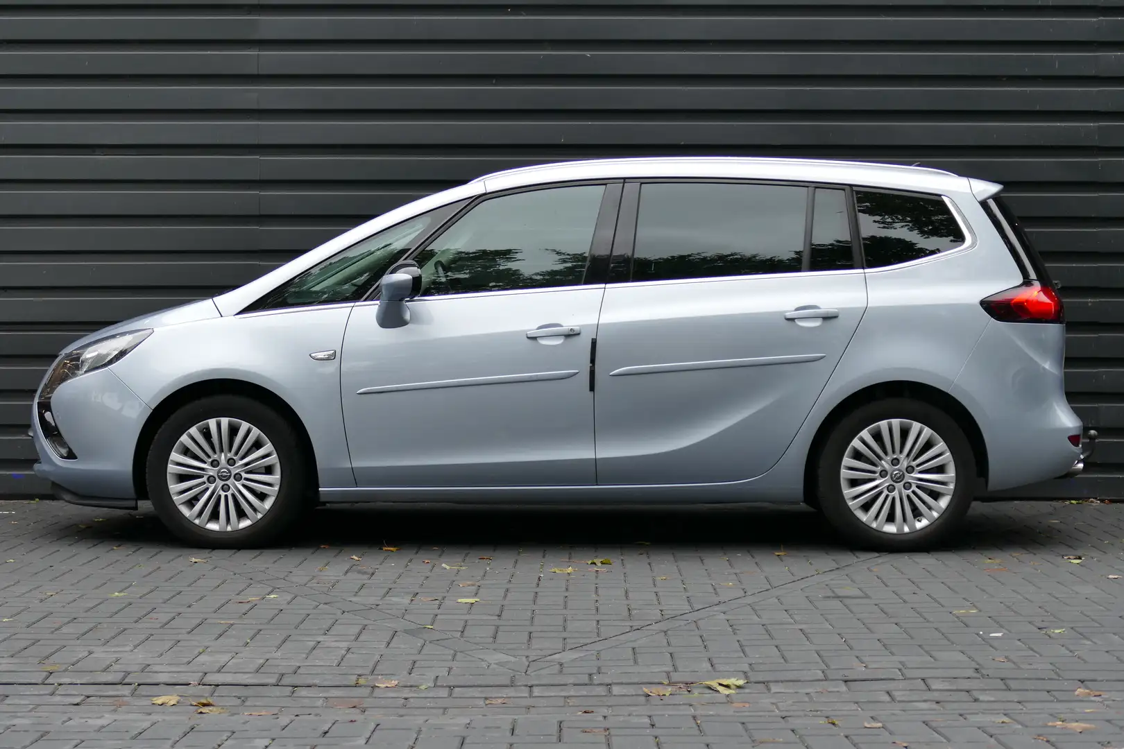 Opel Zafira Tourer 1.6 170PK DESIGN EDTION AUTOMAAT / NAVI / CLIMA / Gris - 2