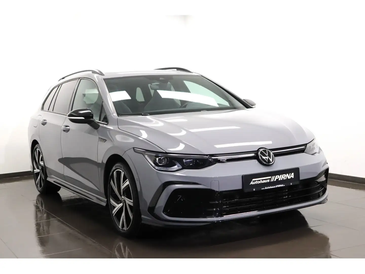 Volkswagen Golf VIII Variant 2.0 TSI R-Line Panorama Matrix AHK Grau - 2
