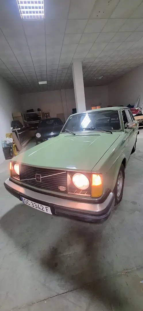 Volvo 244 DL 2.1 Зелений - 2