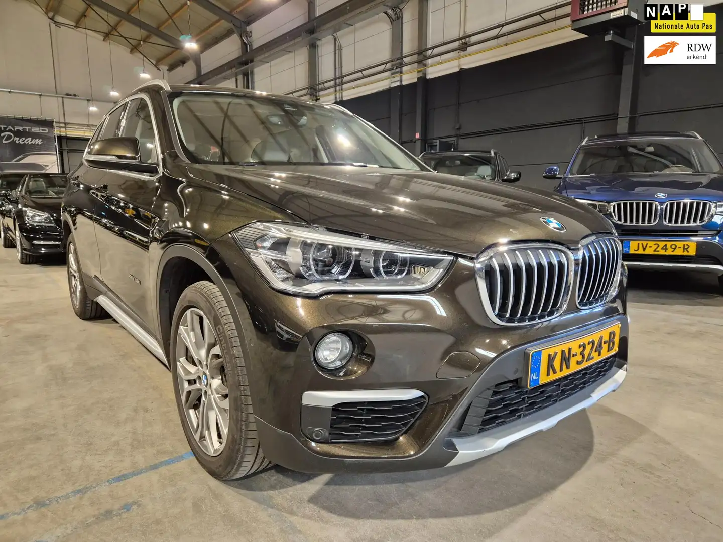 BMW X1 XDrive25i M Sport - Automaat - Leder met memory - Bruin - 1