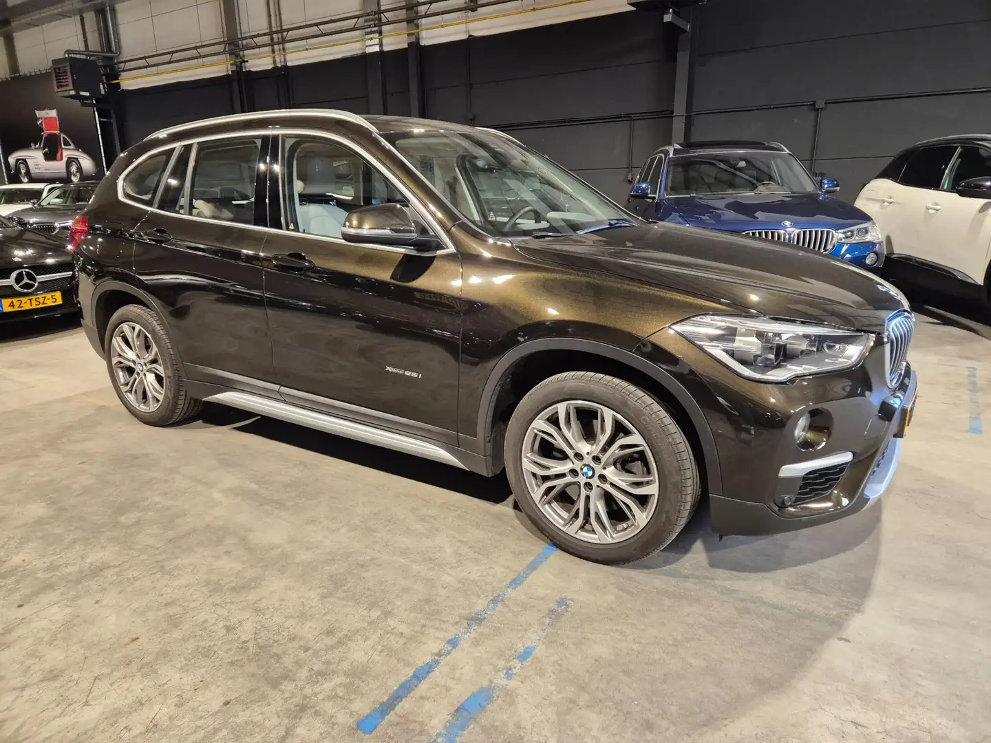 BMW X1 XDrive25i M Sport - Automaat - Leder met memory - Bruin - 2