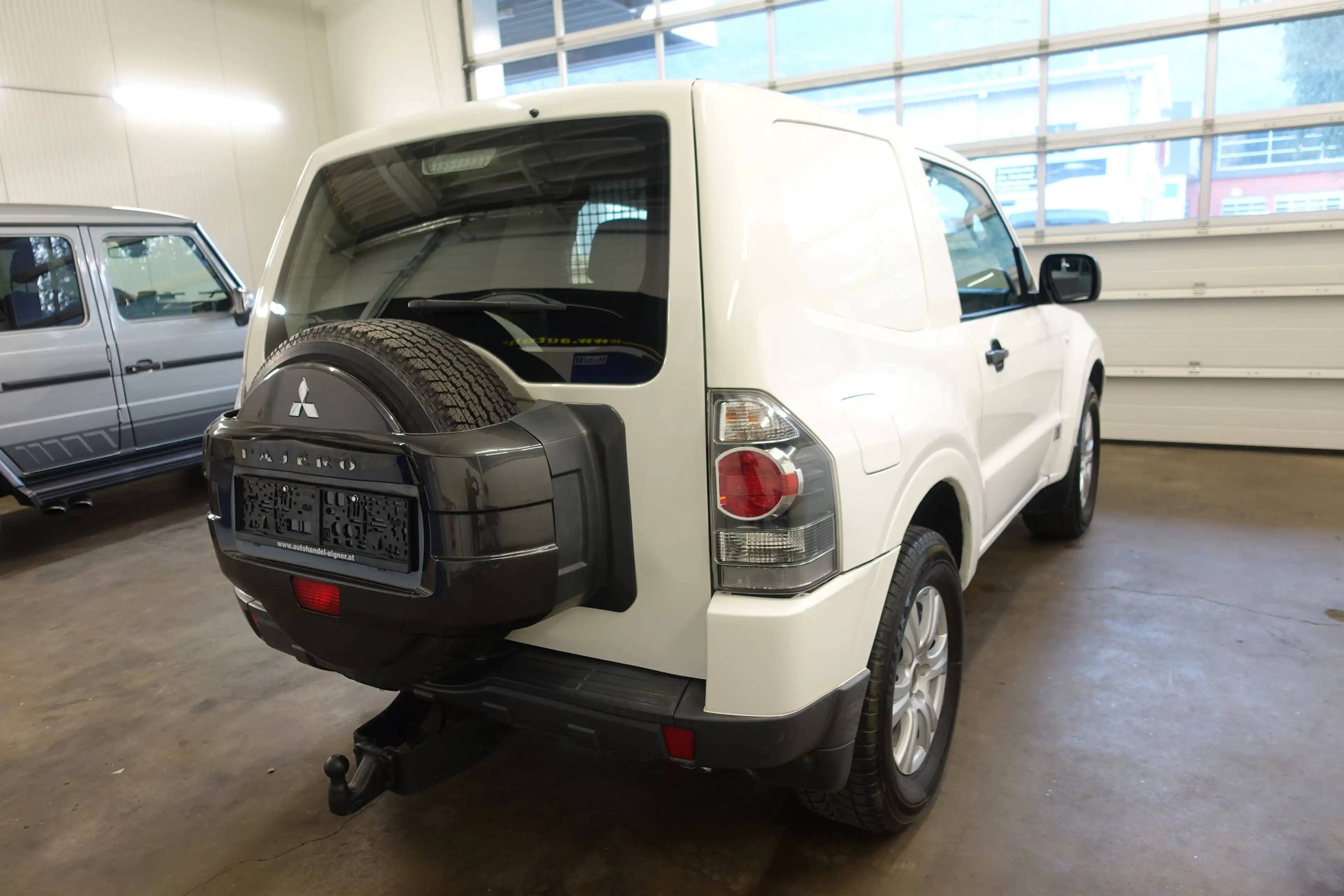 Mitsubishi Pajero Van 3.2 DI-D Inform DPF — photo 12