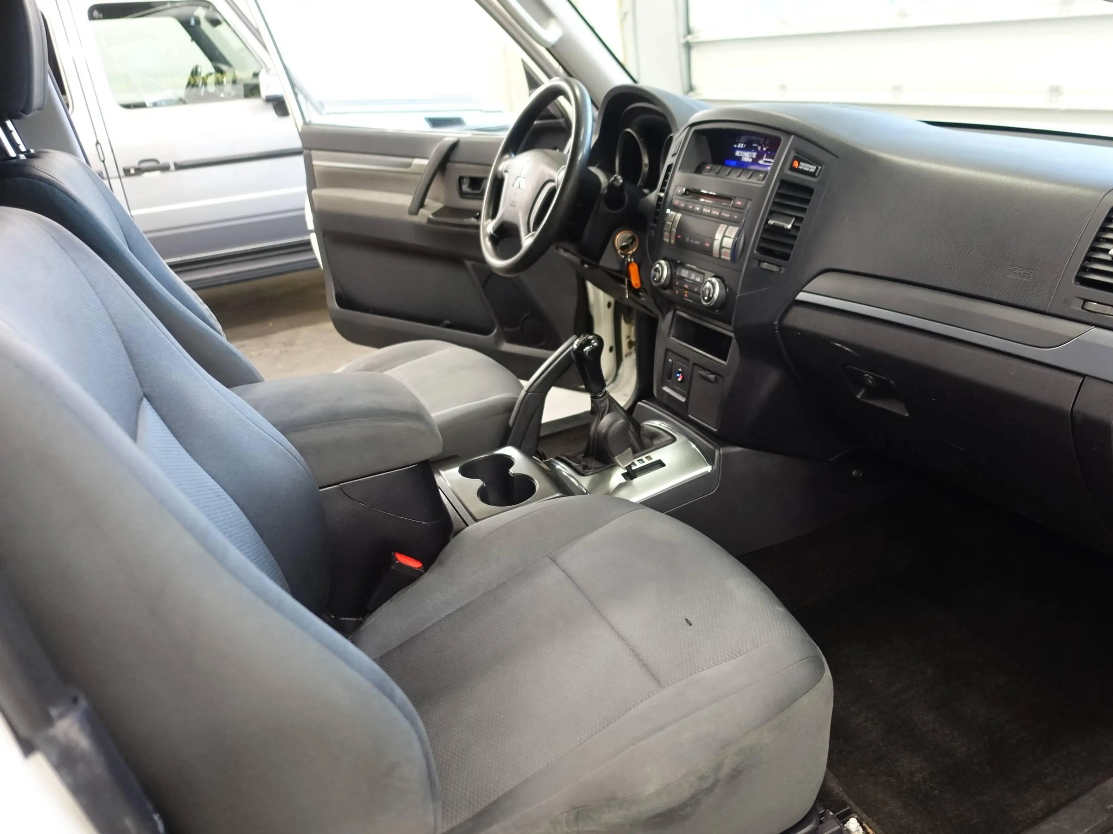 Mitsubishi Pajero Van 3.2 DI-D Inform DPF — photo 9