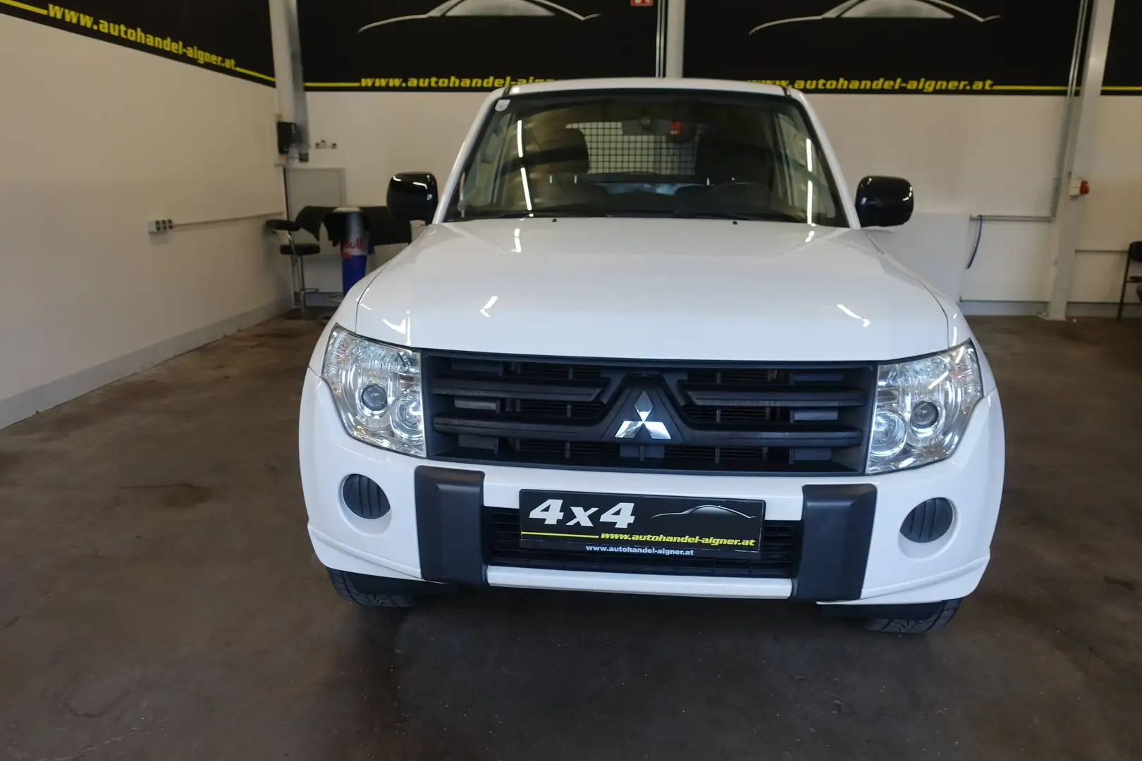 Mitsubishi Pajero Van 3.2 DI-D Inform DPF Weiß - 2