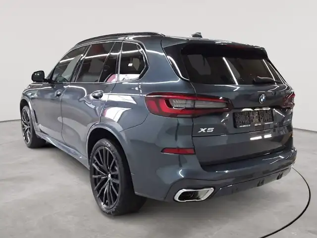 BMW X5 view 2