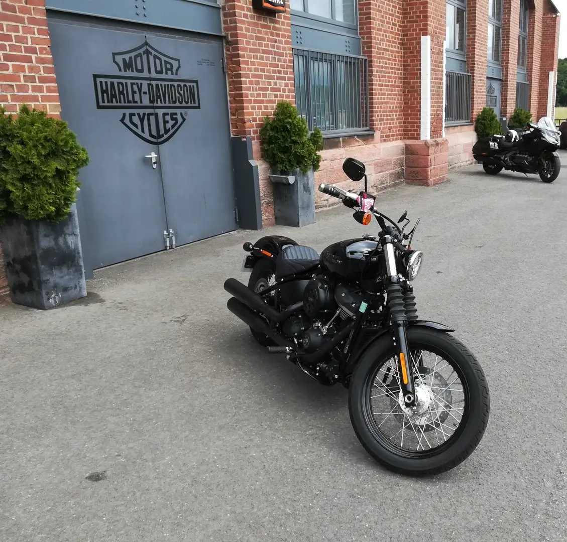 Harley-Davidson Street Bob Černá - 1