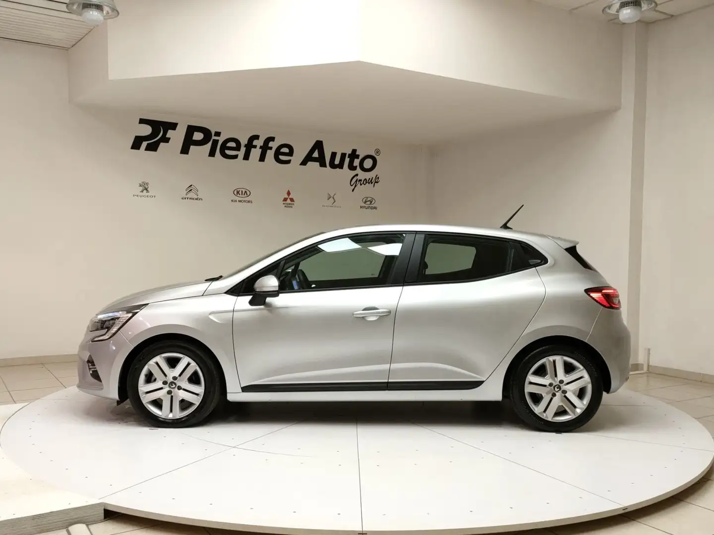 Renault Clio 5ª serie - Clio Full Hybrid E-Tech 140 CV 5 porte Grau - 2