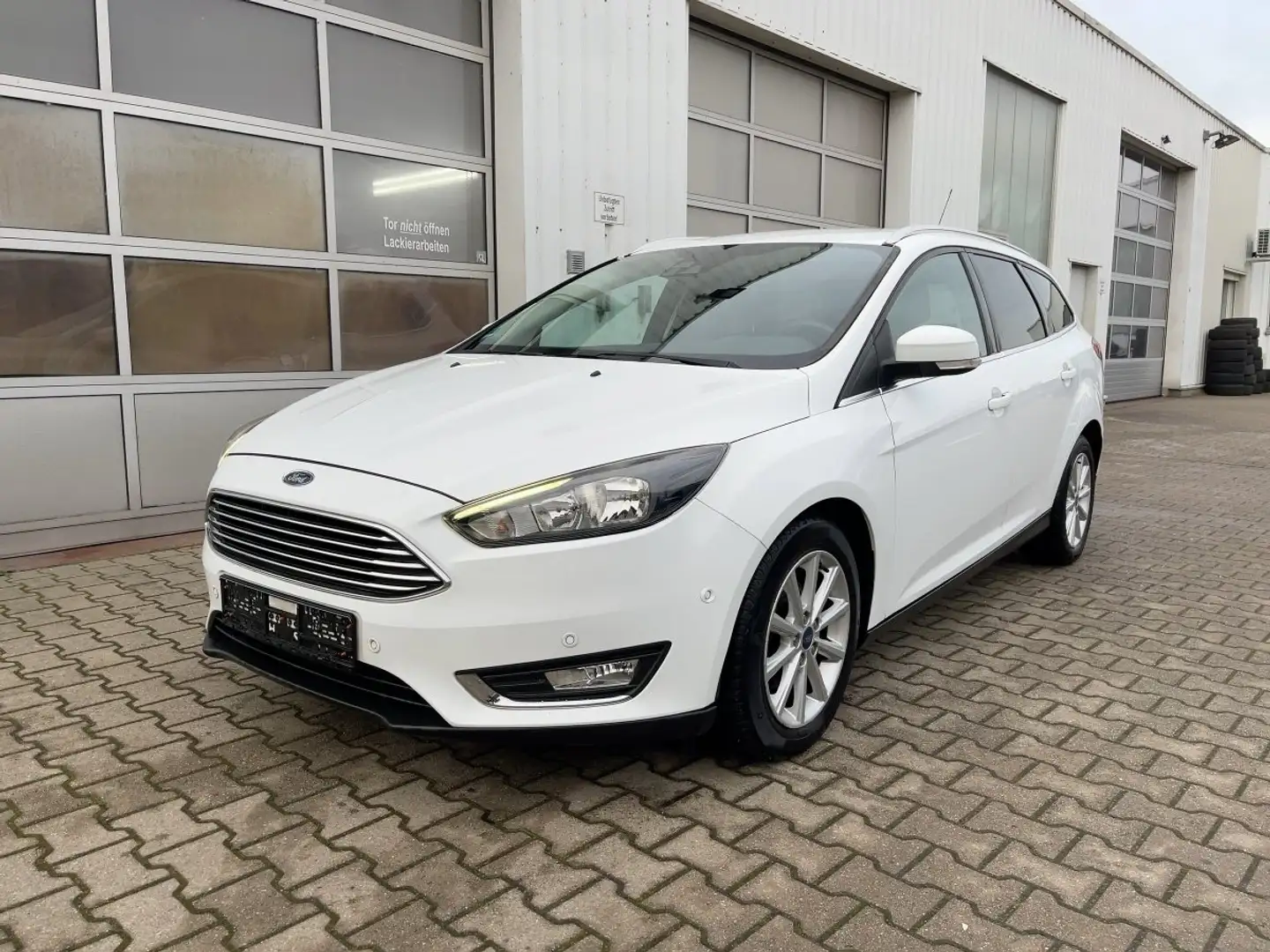 Ford Focus Turnier 1.0 EcoBoost Titanium Navi*KAM*SHZ Blanc - 1
