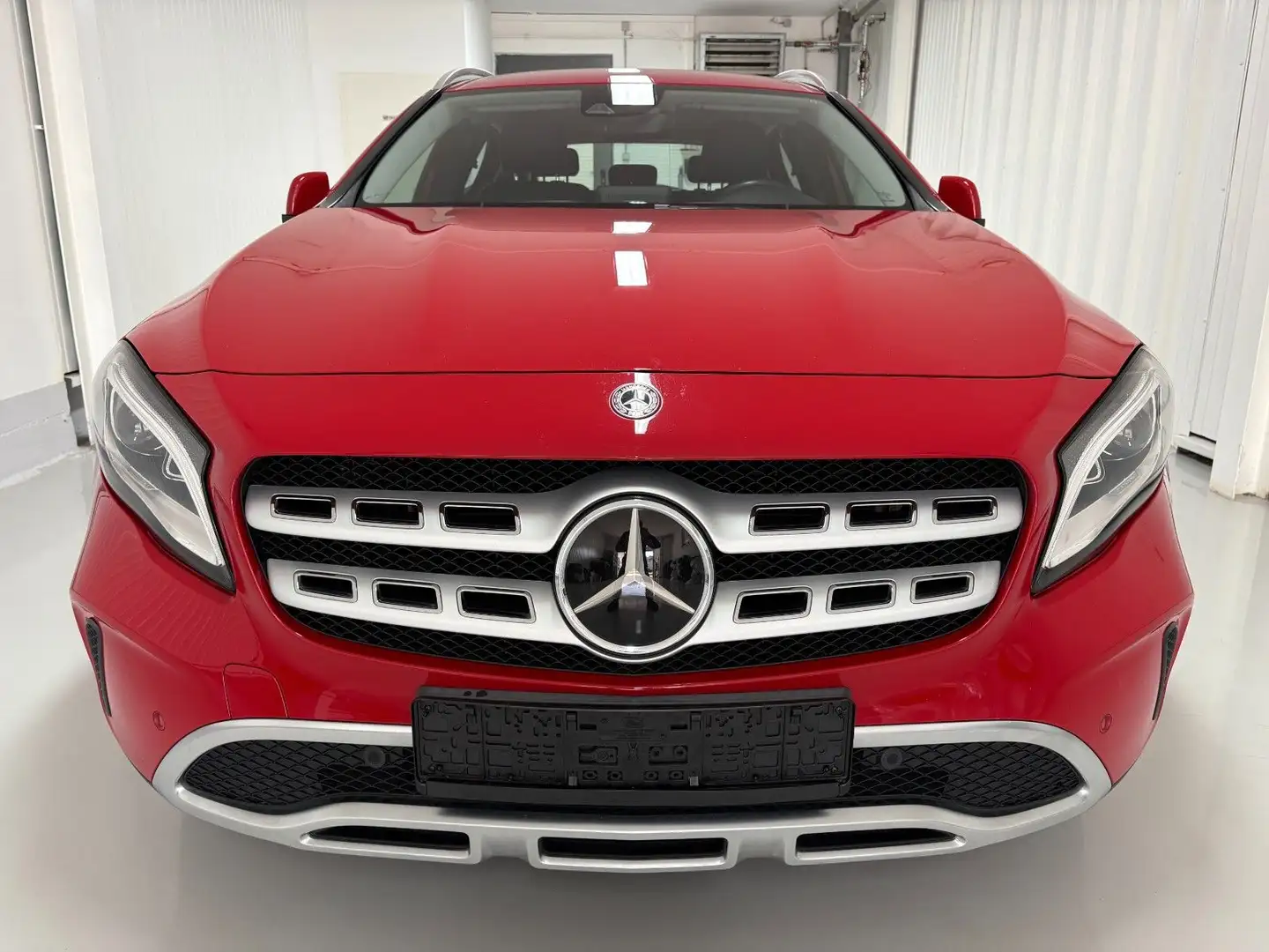Mercedes-Benz GLA 180 /LED/Navi/Automatik/18" Rouge - 2