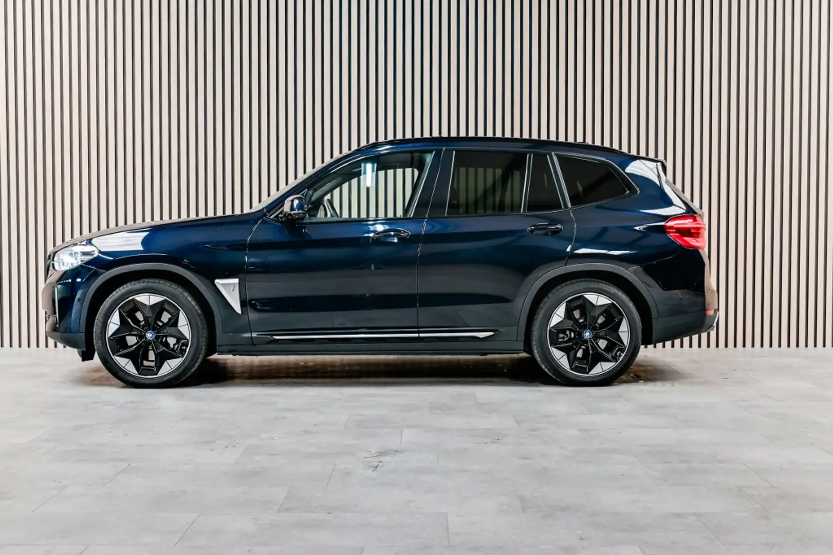 BMW iX3 High Executive 80 kWh Pano|HK|Trekhaak Negro - 2