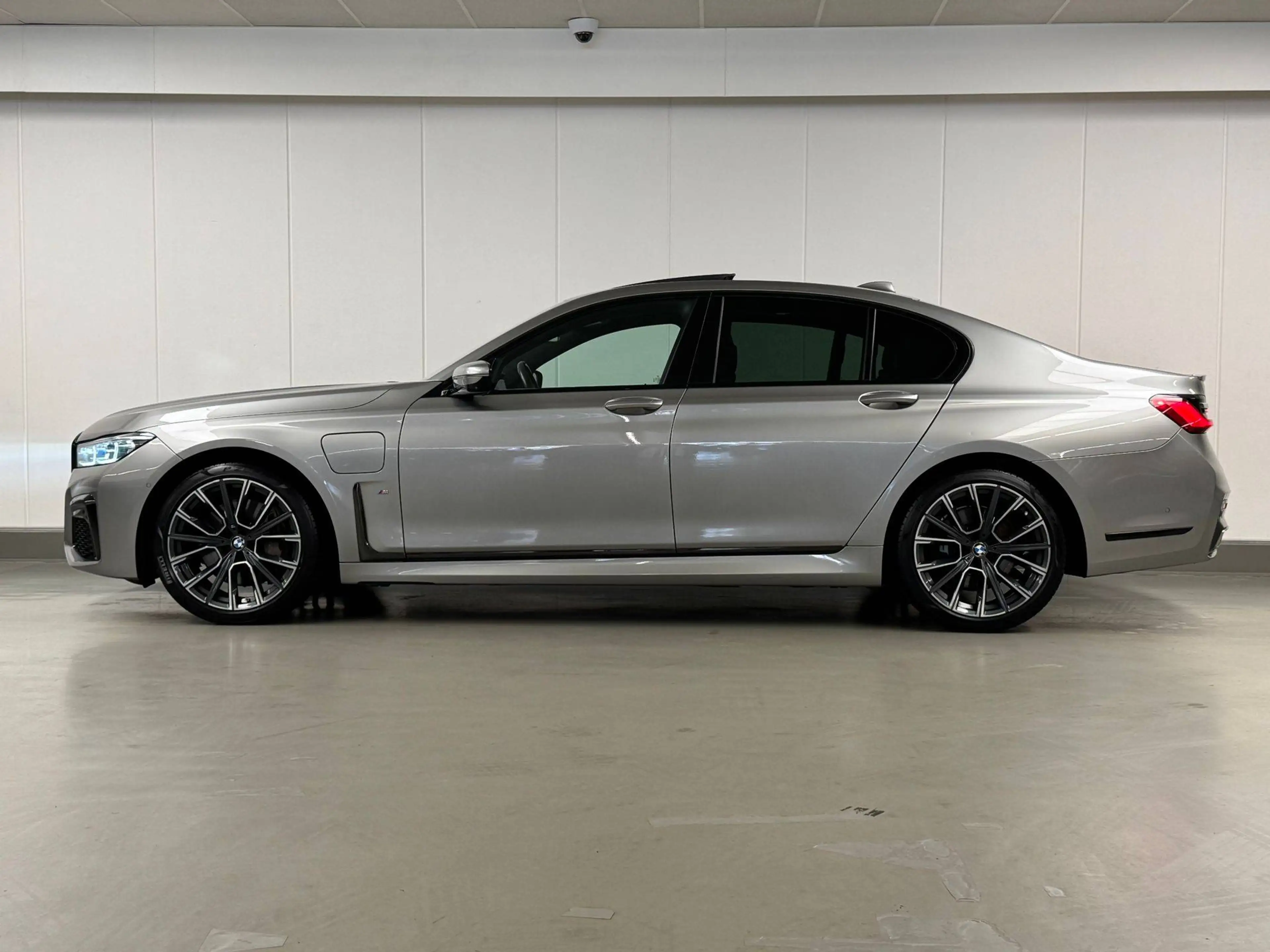BMW 745 eAS PHEV M SPORT TO PANO LASER HEAD UP HARMAN CAMERA GPS CUIR FULL — photo 2