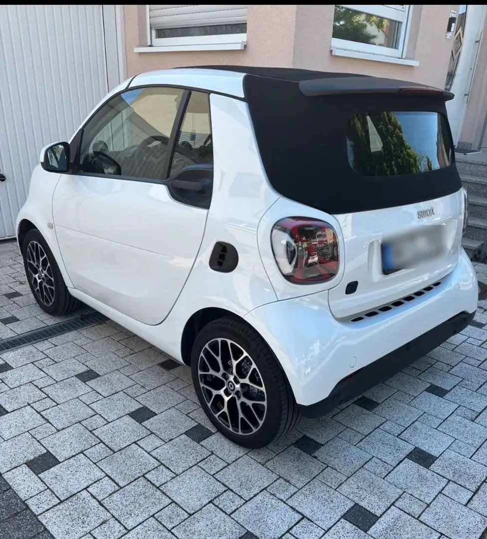 smart forTwo cabrio EQ prime Lederaust.,Garage,Kamera Vollaust. Weiß - 2