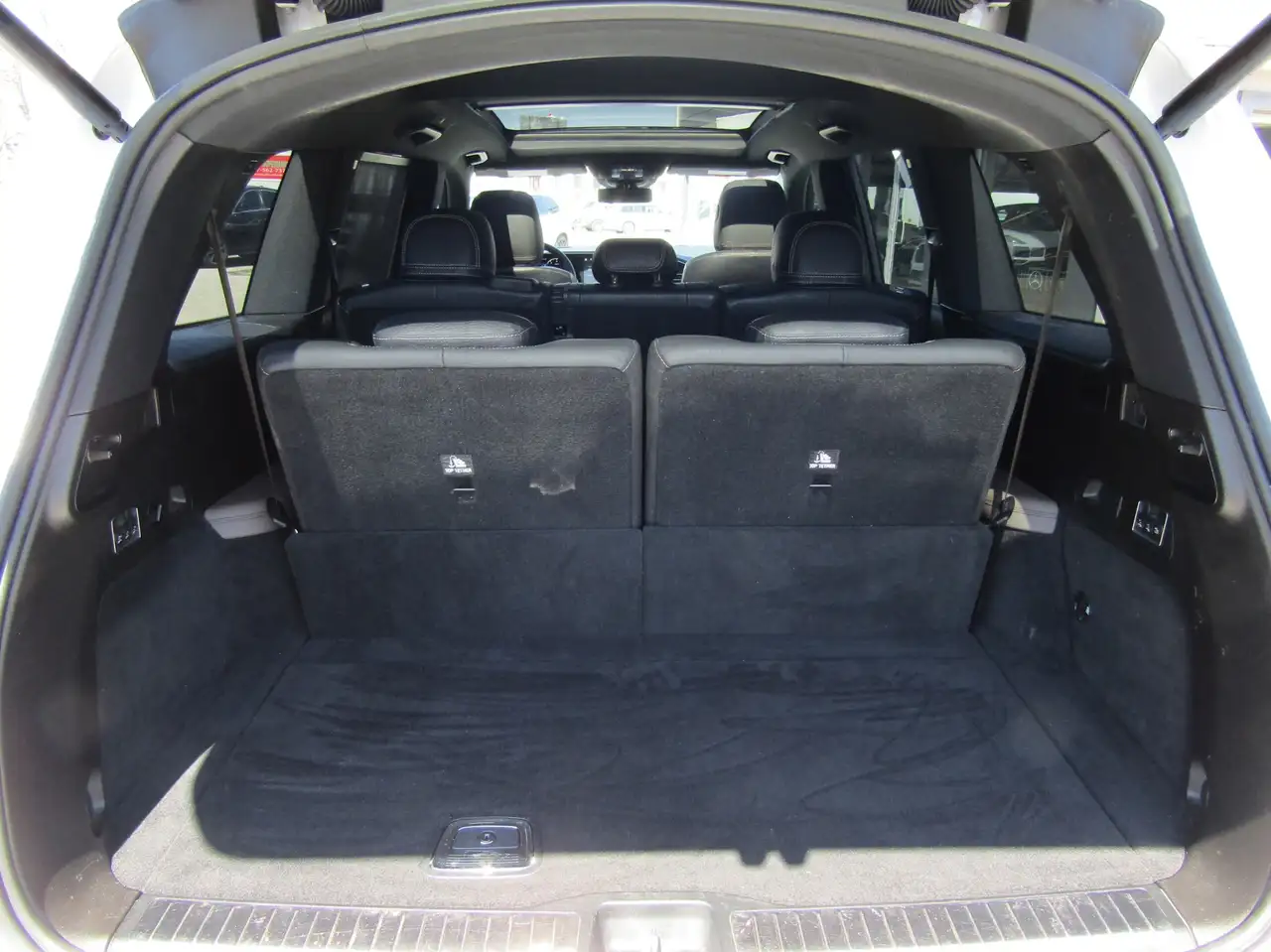 Mercedes-Benz GLS снимка Mercedes-Benz GLS