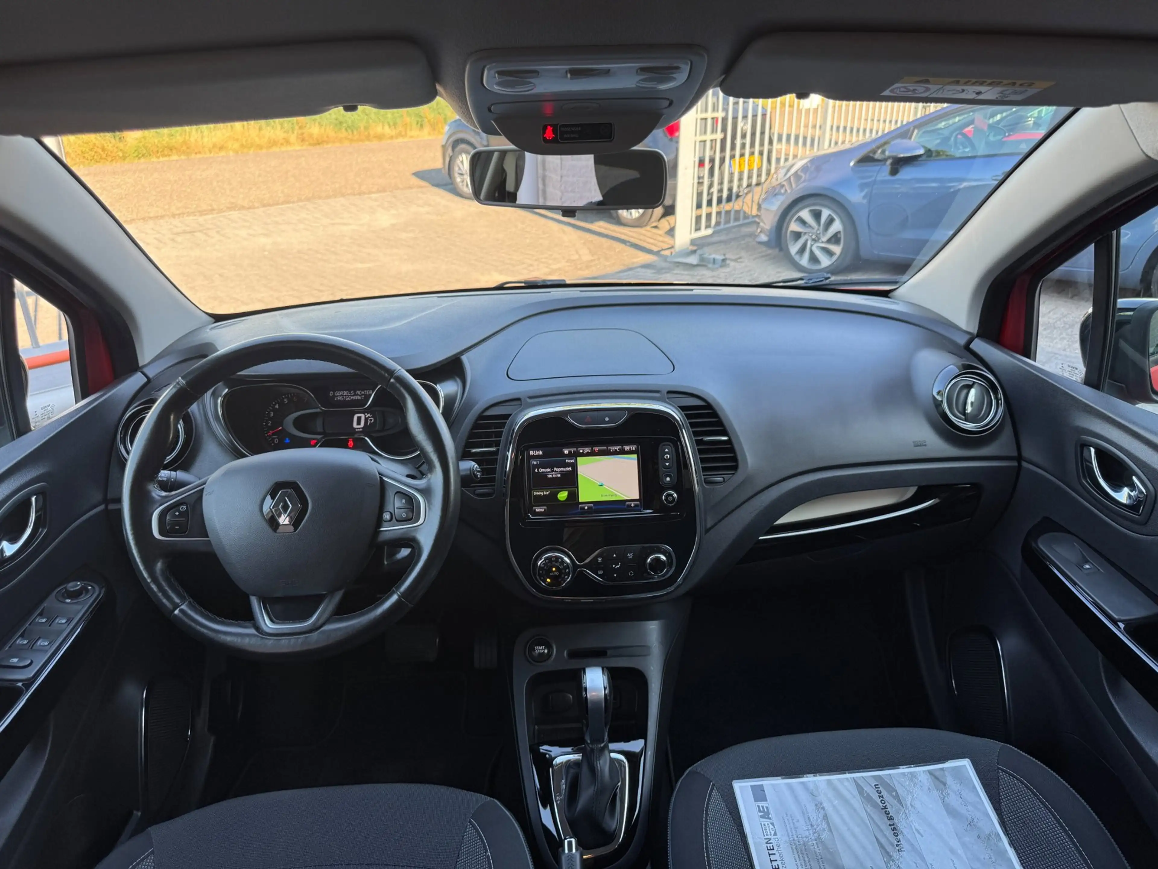 Renault Captur 1.2 TCe Dynamique AUTOMAAT / CAMERA / NAVI / PARKE — photo 2