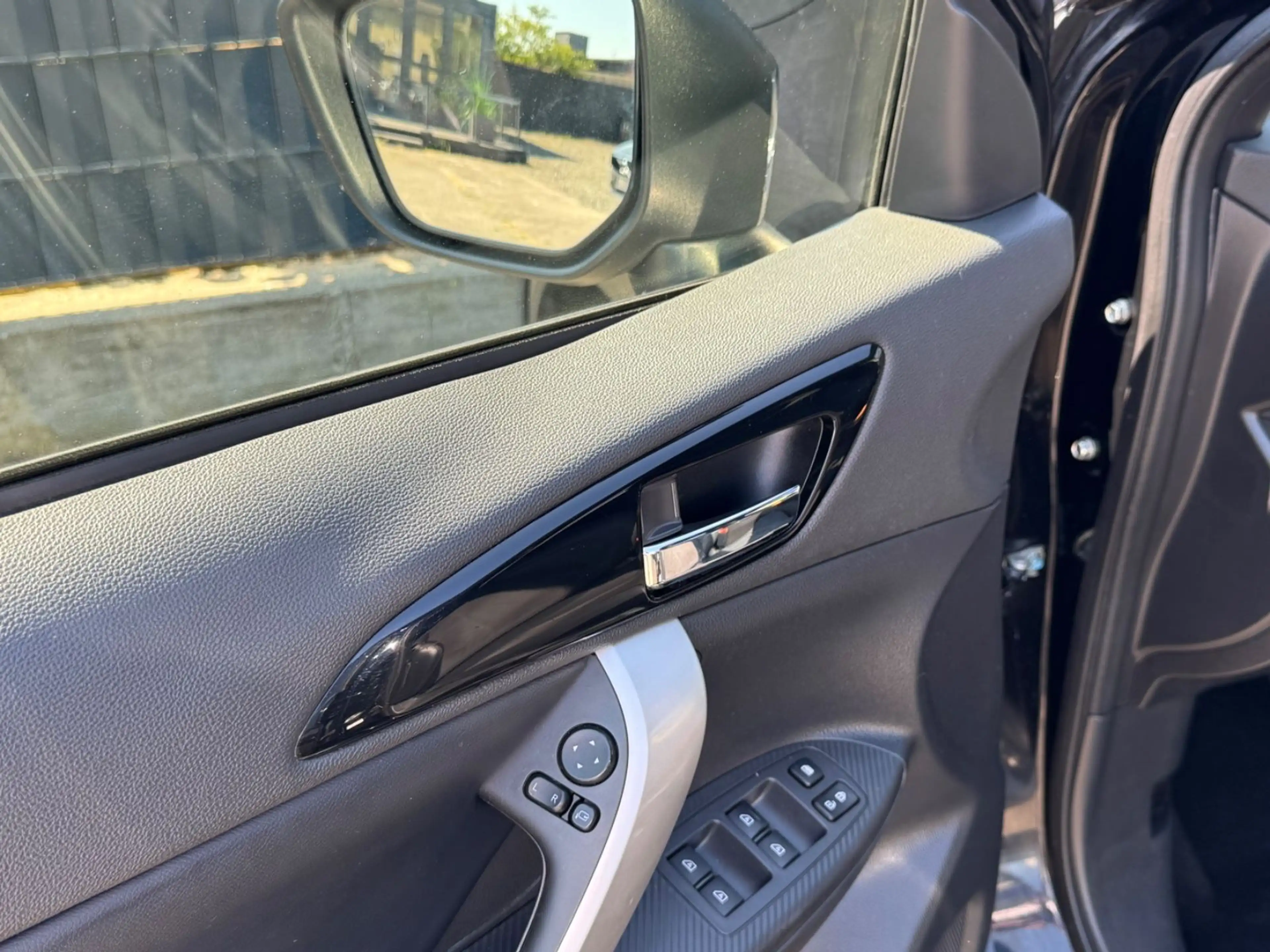 Mitsubishi Eclipse Cross Plus Select Black Hybrid 4WD — photo 8